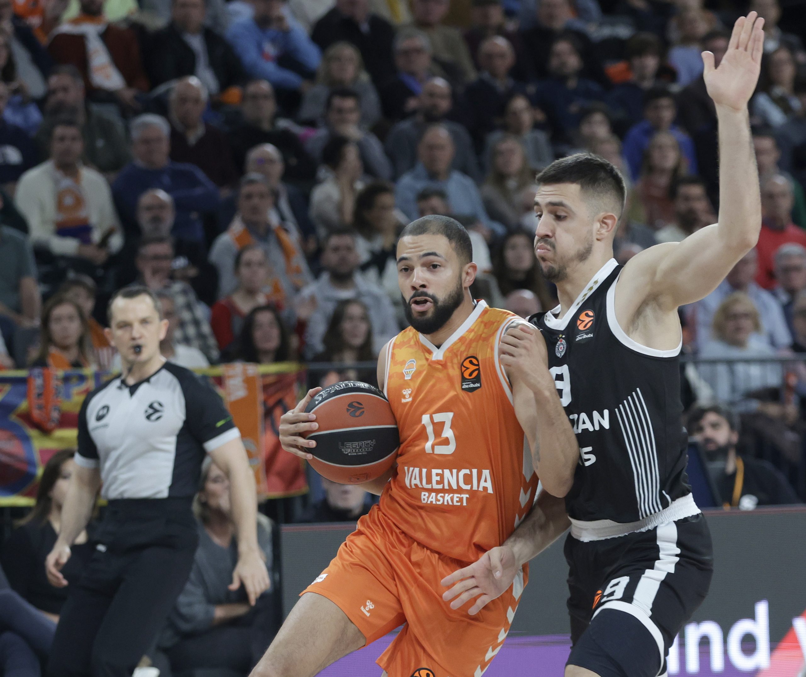 Valencia Basket Brilla con una Victora de 86-73: Conquista el Liderato de la Euroliga
