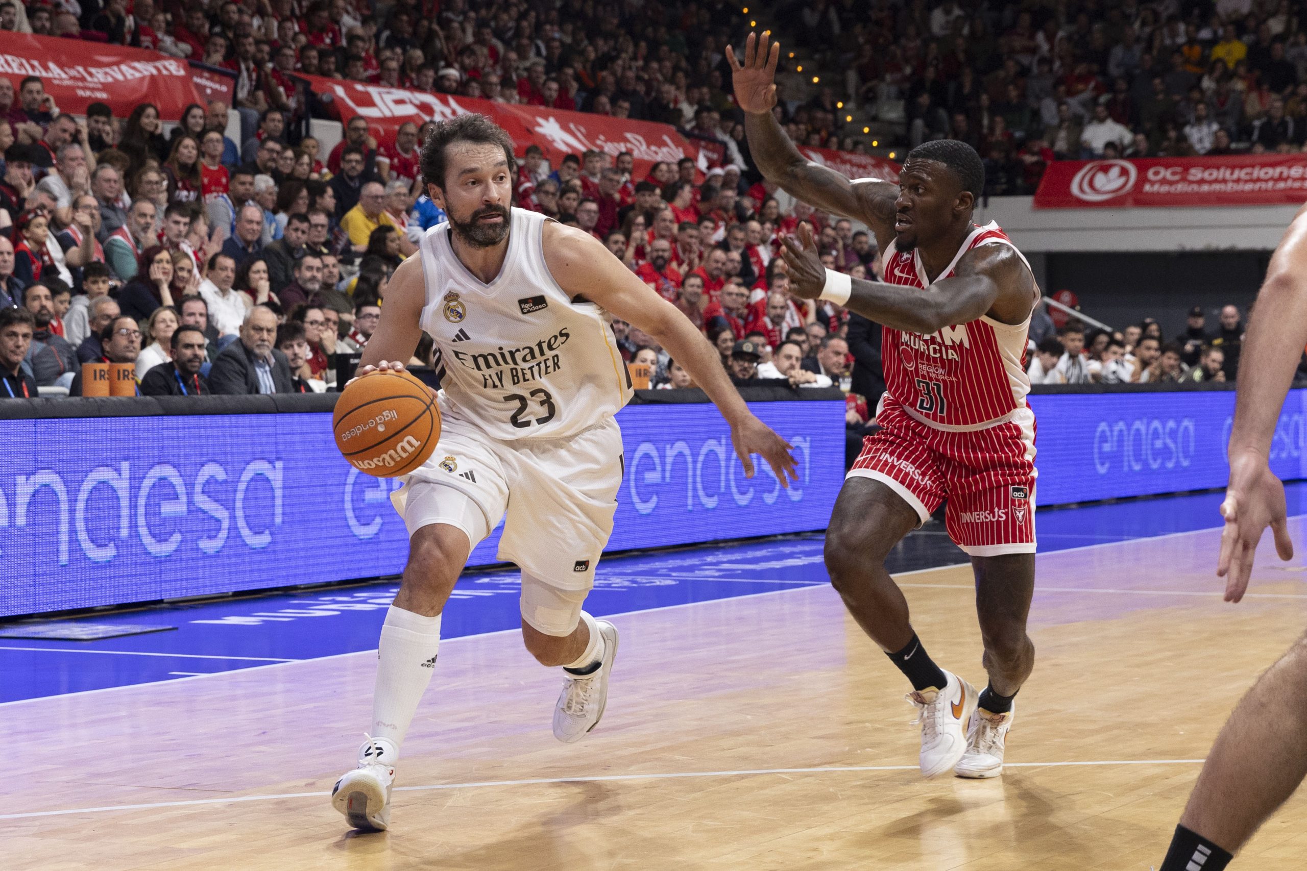 El Real Madrid conquista Murcia y se asegura el liderazgo de la Liga Endesa en 2025