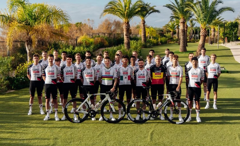 Los 5 Desafíos Ocultos que Enfrentan los Ciclistas Profesionales en Desplazamientos Internacionales