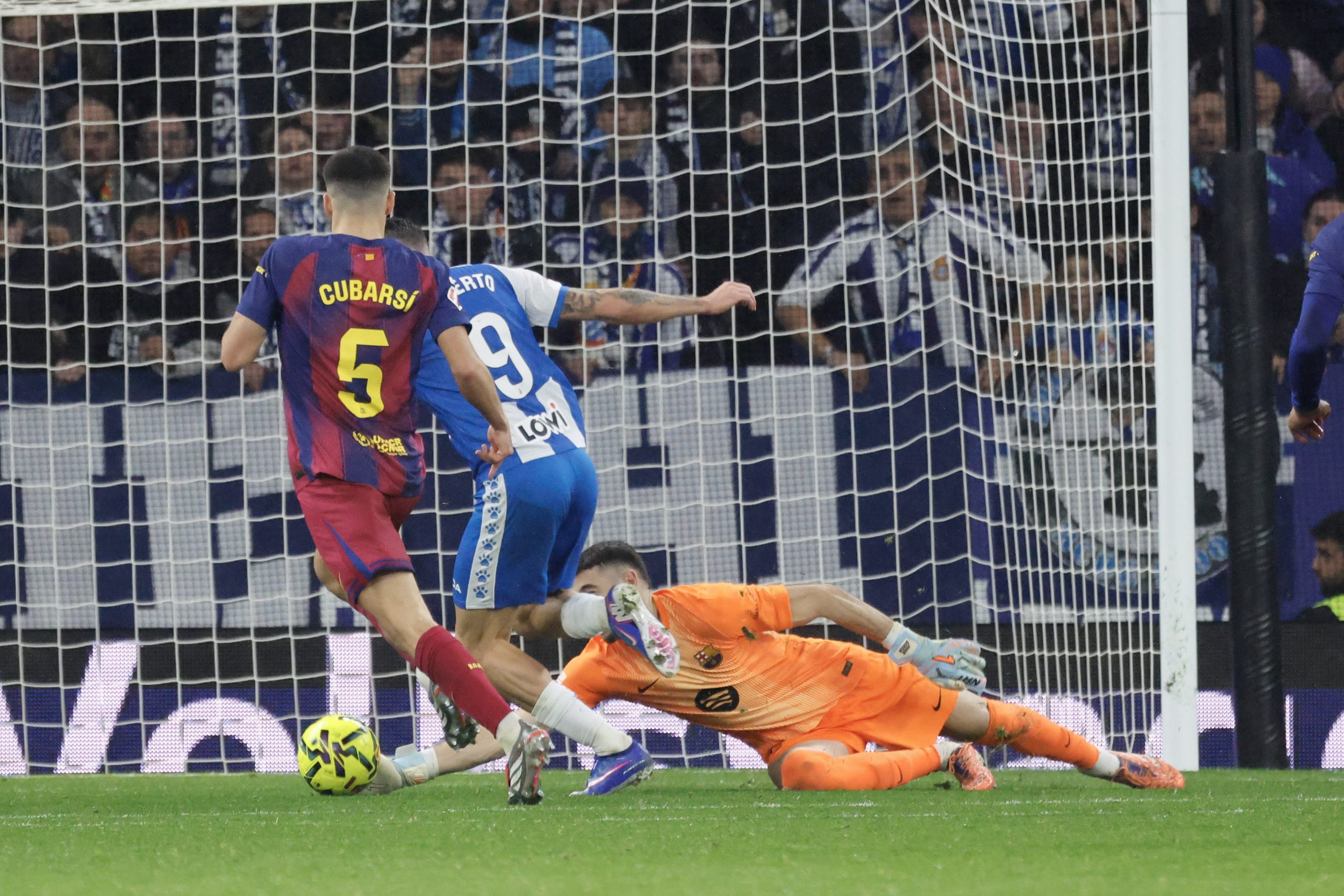 Joan García: El Portero Revelación que Dejó Huella en su Regreso al Camp Nou