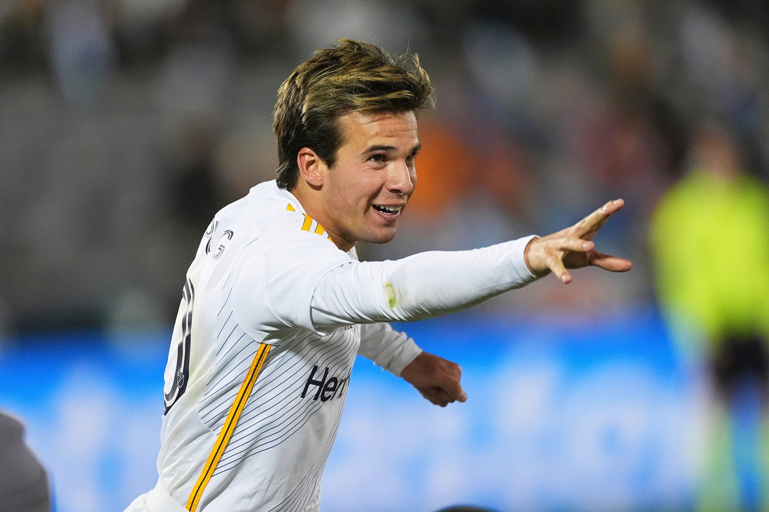 Riqui Puig se somete a cirugía: ¿Qué significa para su futuro en el LA Galaxy y el fútbol español?