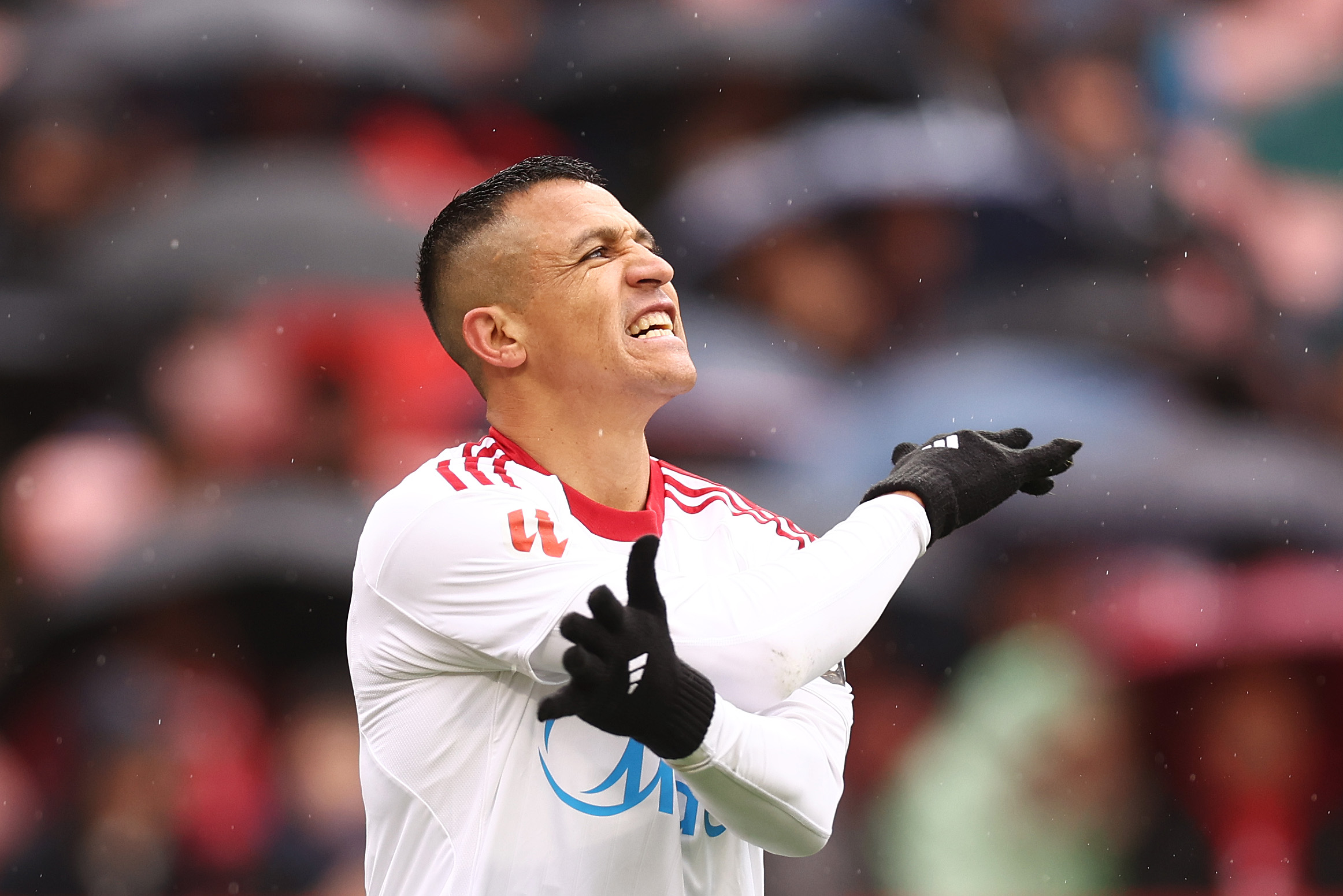 Alexis Sánchez Reafirma su Compromiso con el Sevilla: ¡Un Corazón Verdadero que Desafía las Rumores!