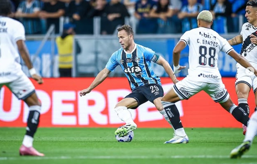 Arthur Melo: El Renacer del Futbolista Brasileño en Gremio que Sorprendió Brasil