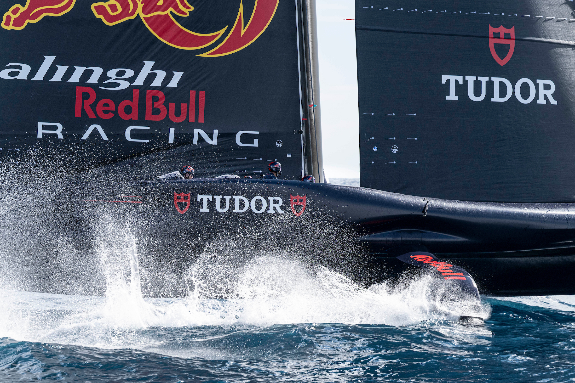 Alinghi Se Reinventa: 5 Claves Sobre Su Reaparición en la 38 Copa América de Nápoles 2027