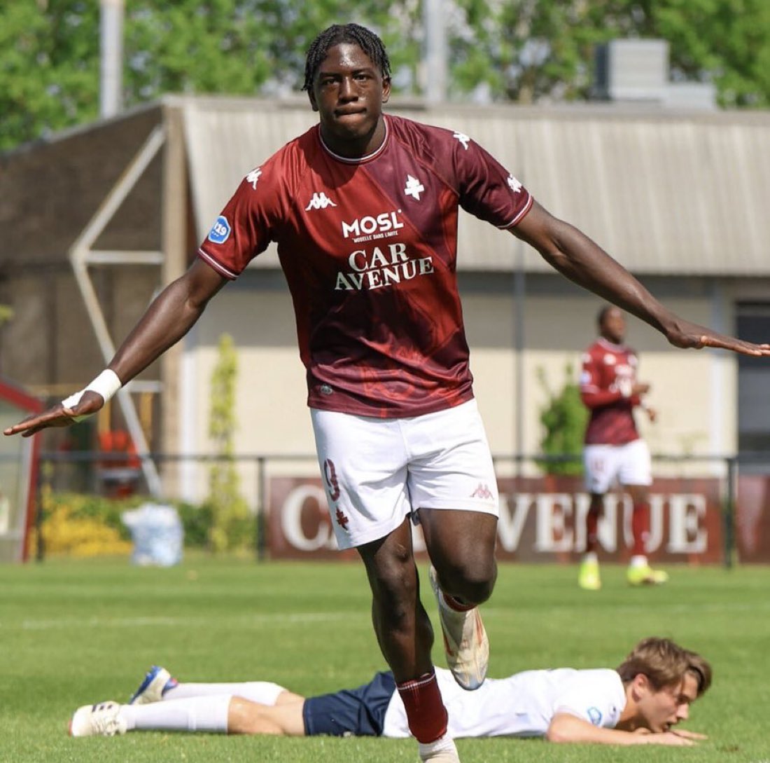 La sorprendente inversión del Aston Villa: 12 millones por un joven talento que promete revolucionar la Premier League