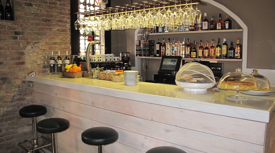 Inauguración del Primer Buffet Libre de Segunda Mano en Barcelona: ¿Una Comida con Estilo y Ahorro?