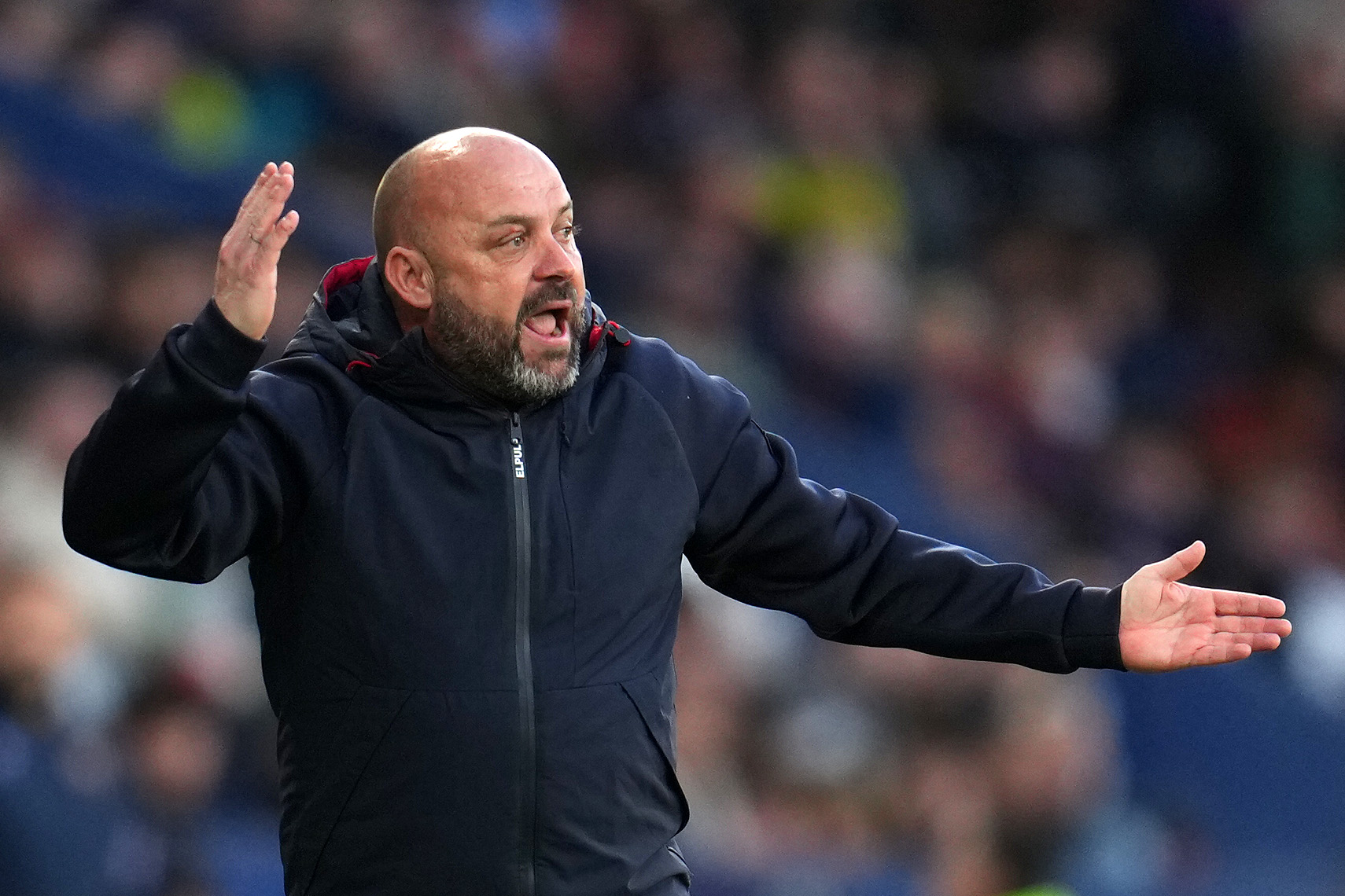 Empate en el Ciutat de València: La Furia de Manolo González y el Futuro de Javi Puado