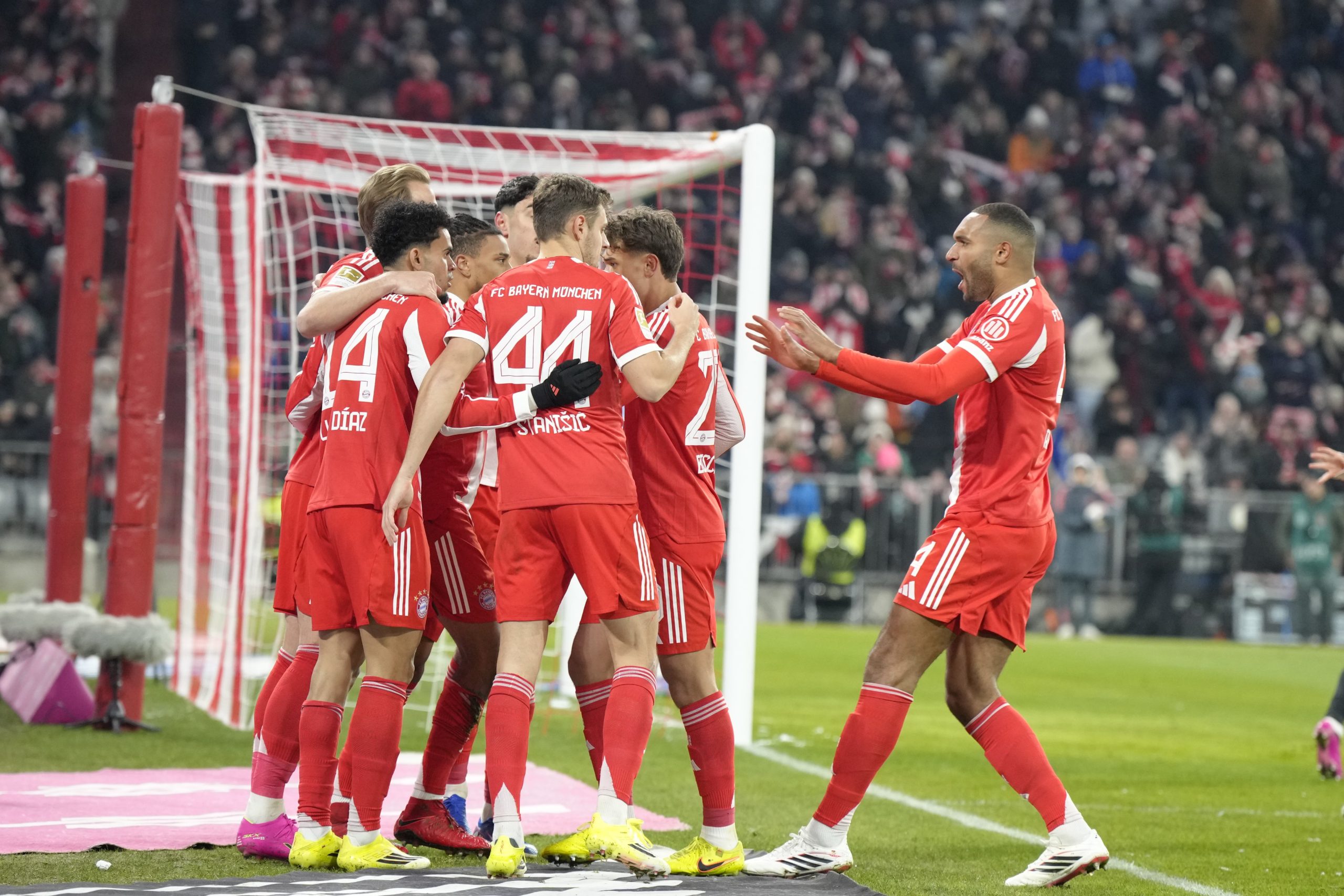 8 Goles y un Frío Glacial: El Bayern de Múnich Aplasta al Wolfsburgo en un Partido Épico