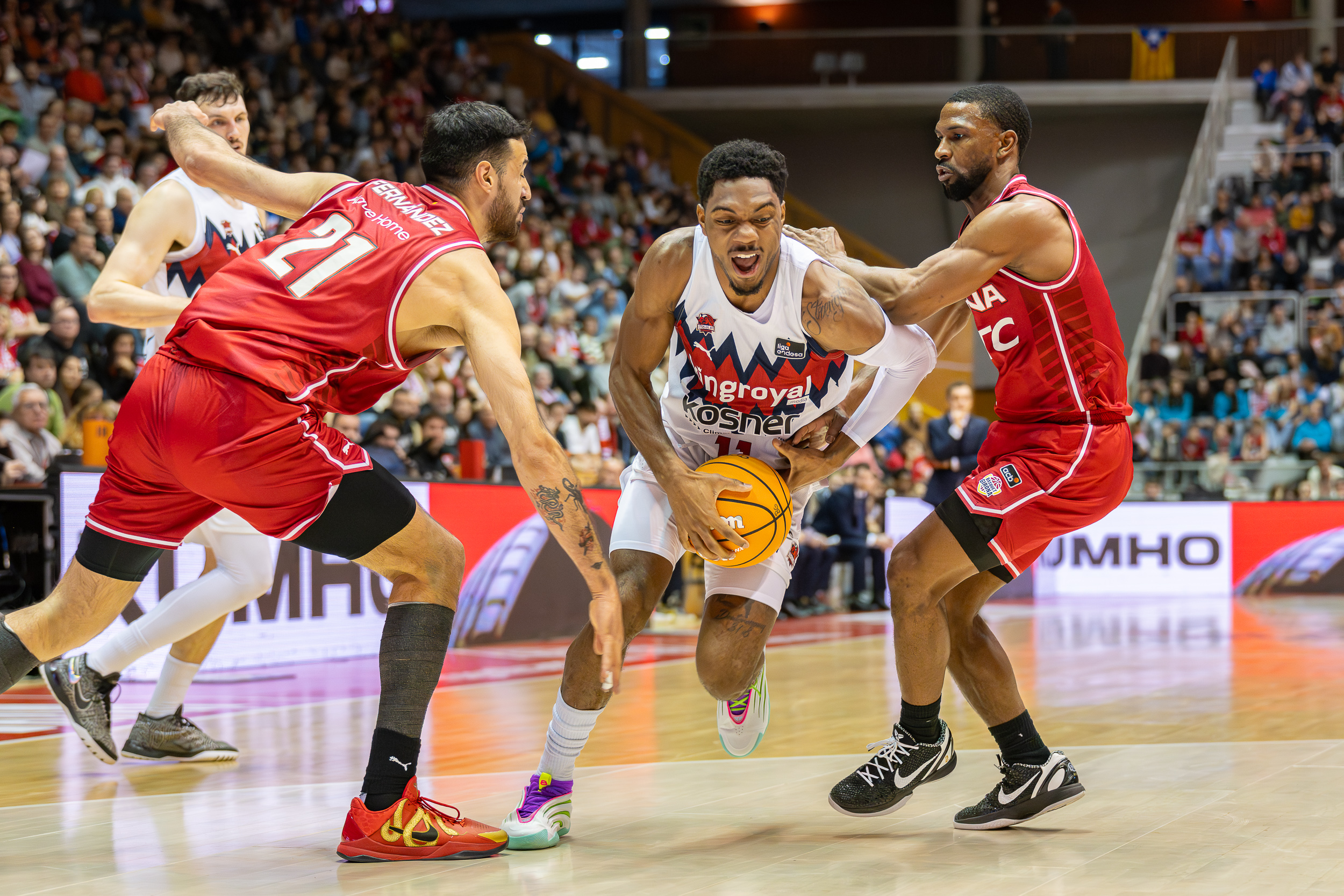 La batalla en la Euroliga: Fenerbahçe en crisis, Baskonia busca sorprender en Estambul