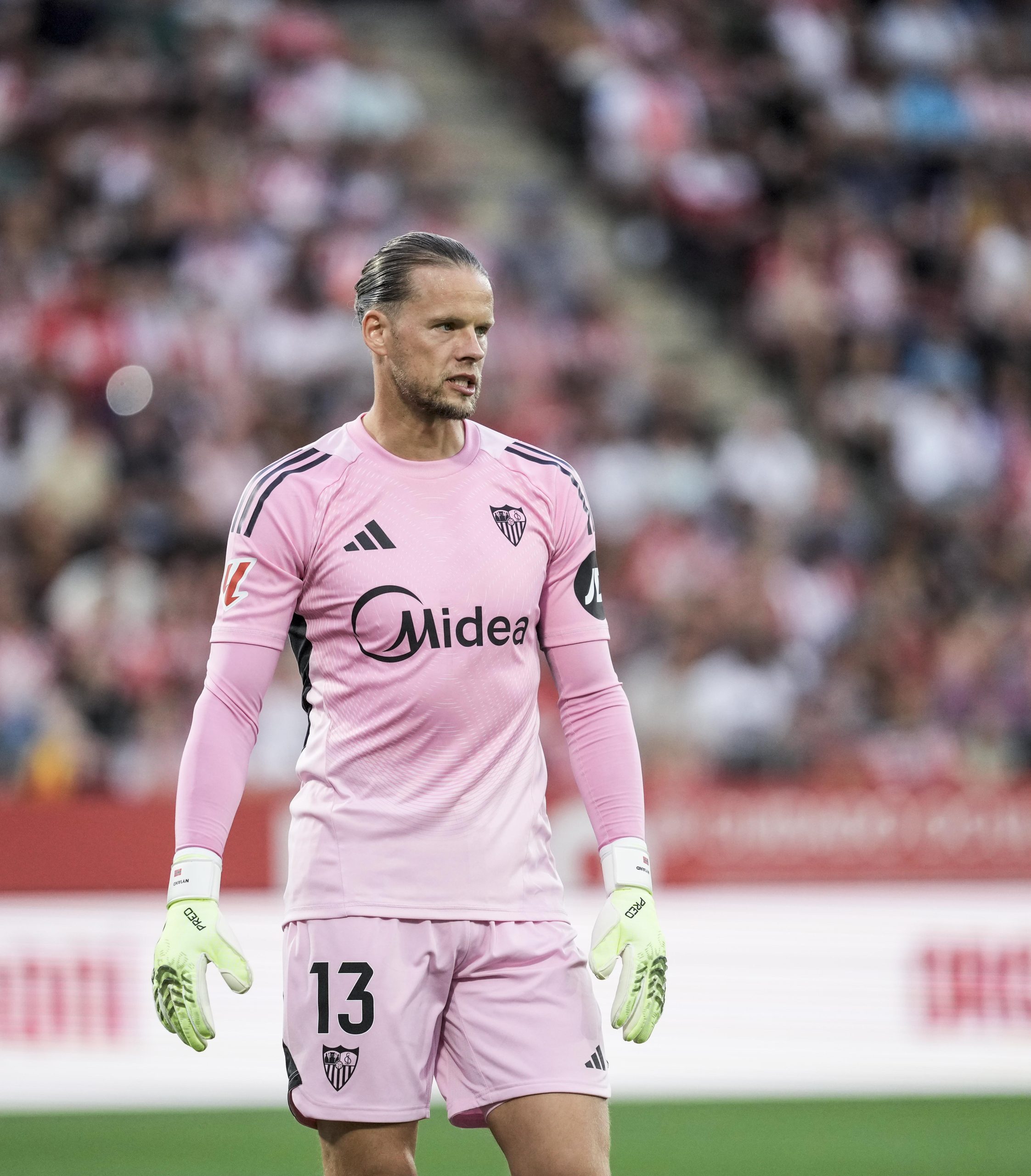 Orjan Nyland: El Portero Noruego Enfrenta un Dilema que Podría Marcar Su Carrera Antes del Mundial