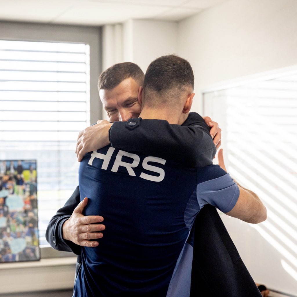 Edin Dzeko, la leyenda que vuelve a sorprender: su fichaje por el Schalke en plena cuenta atrás para el Mundial 2026