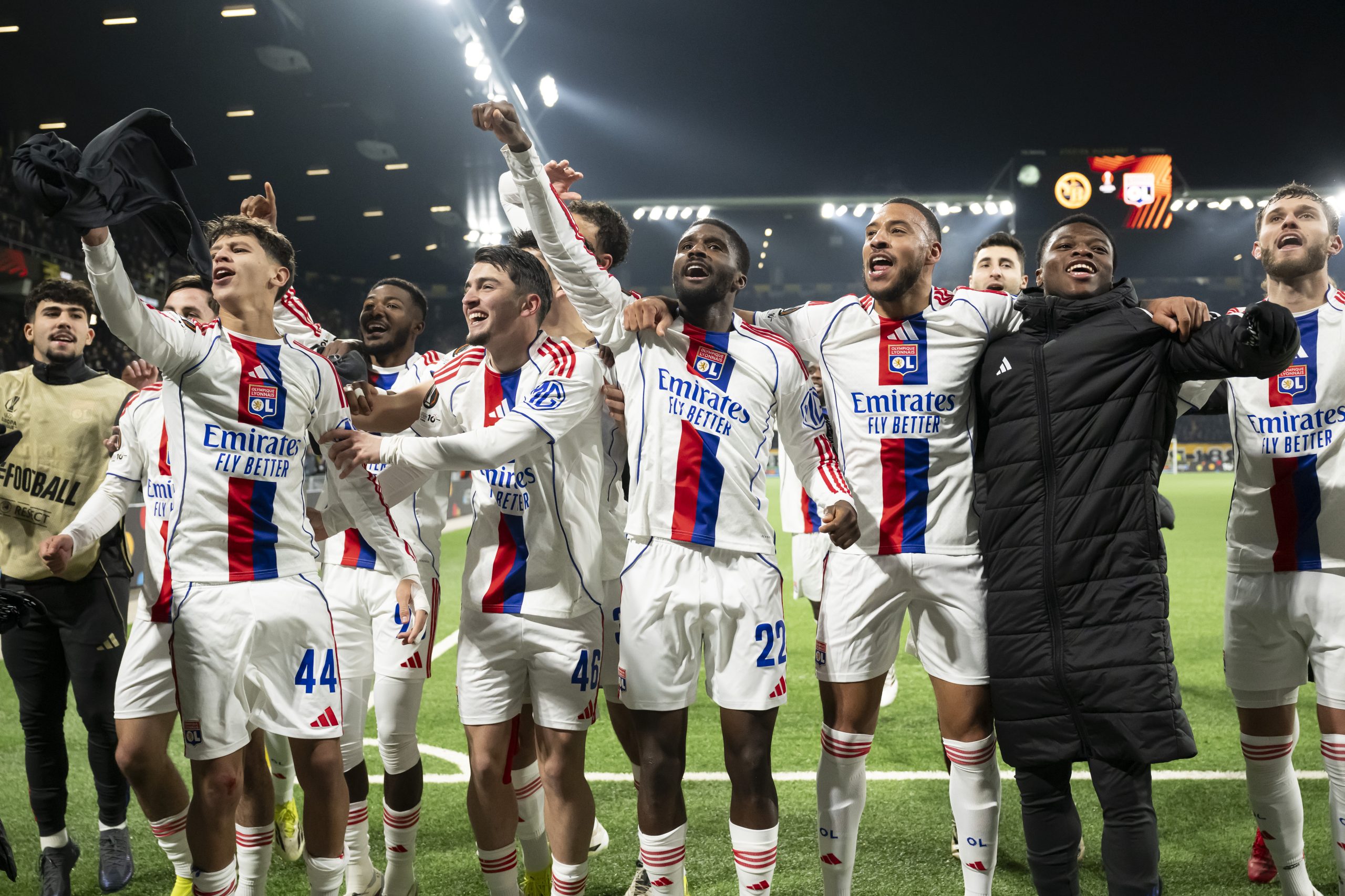 Europa League: Lyon y Aston Villa Conquistan el Pase a Octavos en una Jornada Vibrante