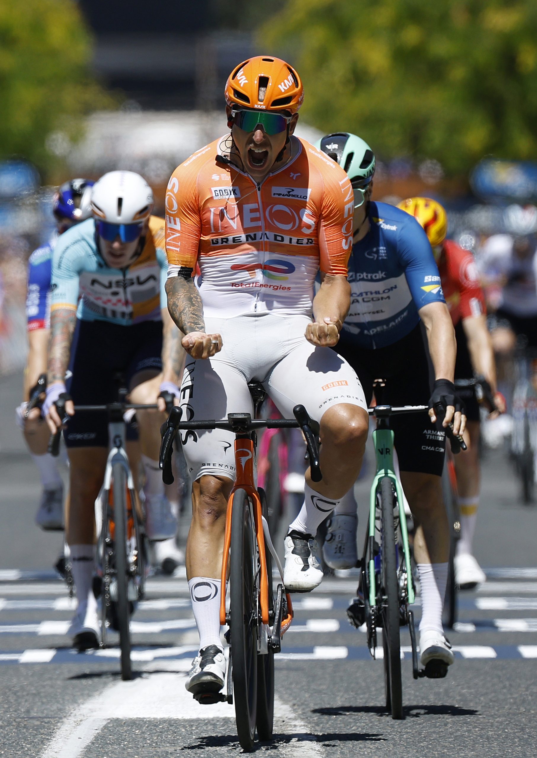 Sam Welsford conquista su primera etapa en el Tour Down Under con gran estilo