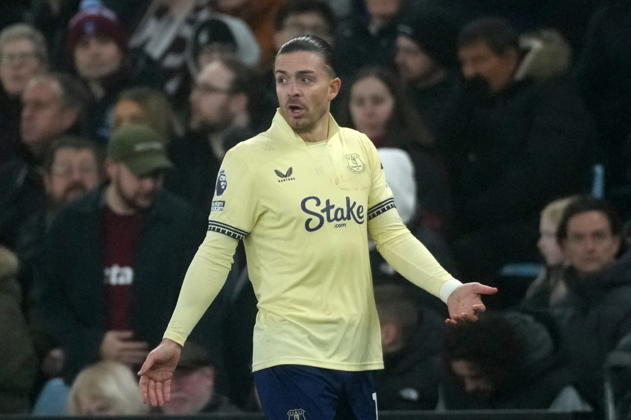 Jack Grealish sufre una fractura y se aleja de los terrenos de juego por meses