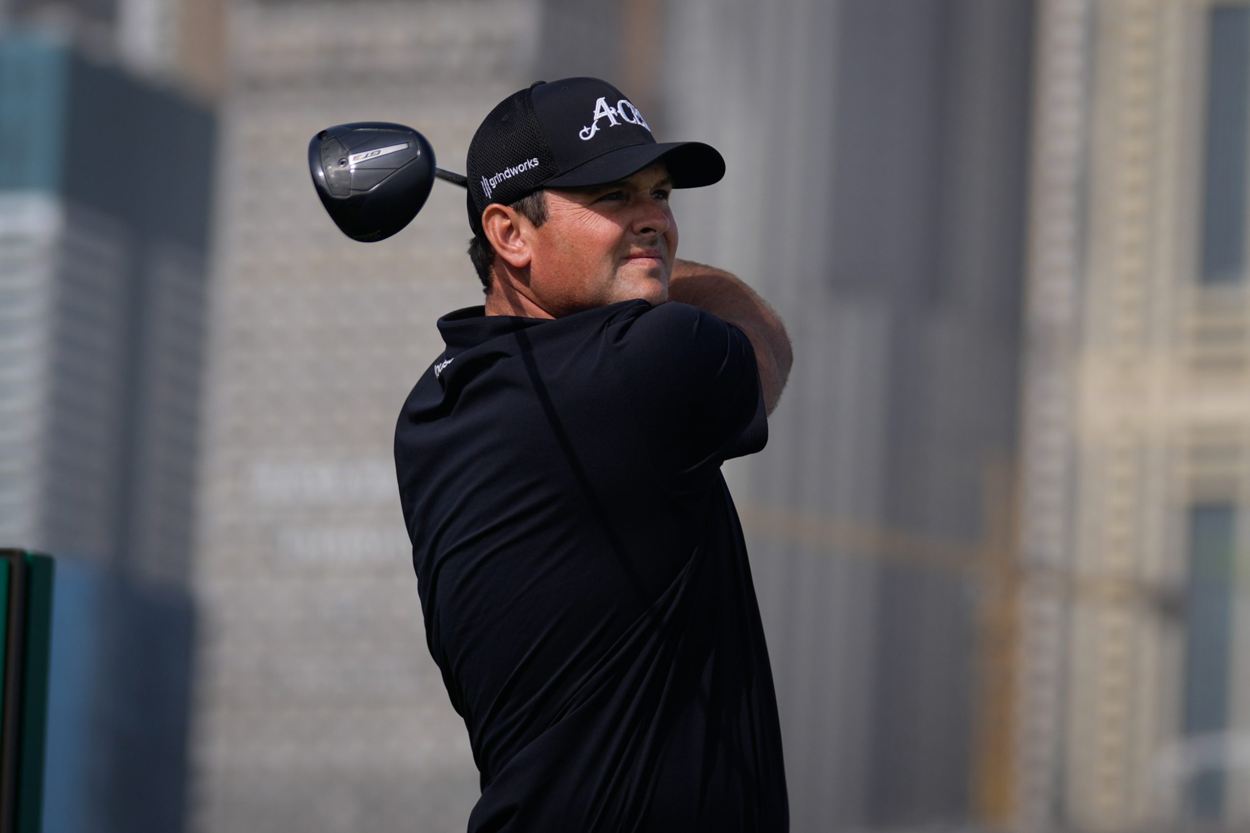Patrick Reed lidera el Dubai Desert Classic mientras Rory McIlroy resurge