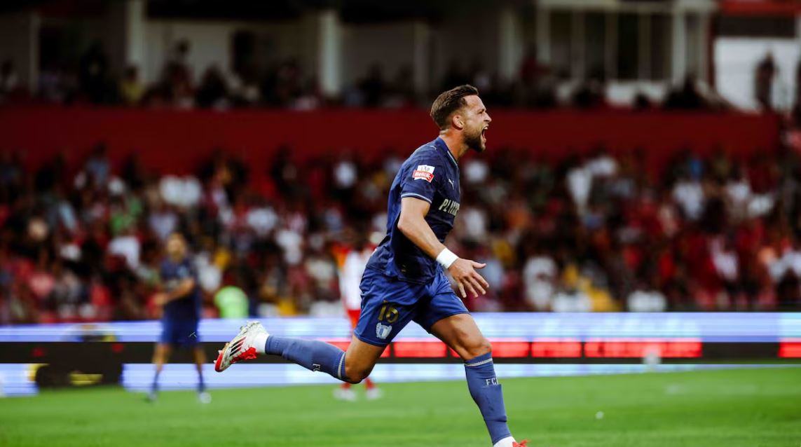 El Valencia avanza en su Defensa: Fichaje clave de Justin de Haas para la próxima temporada