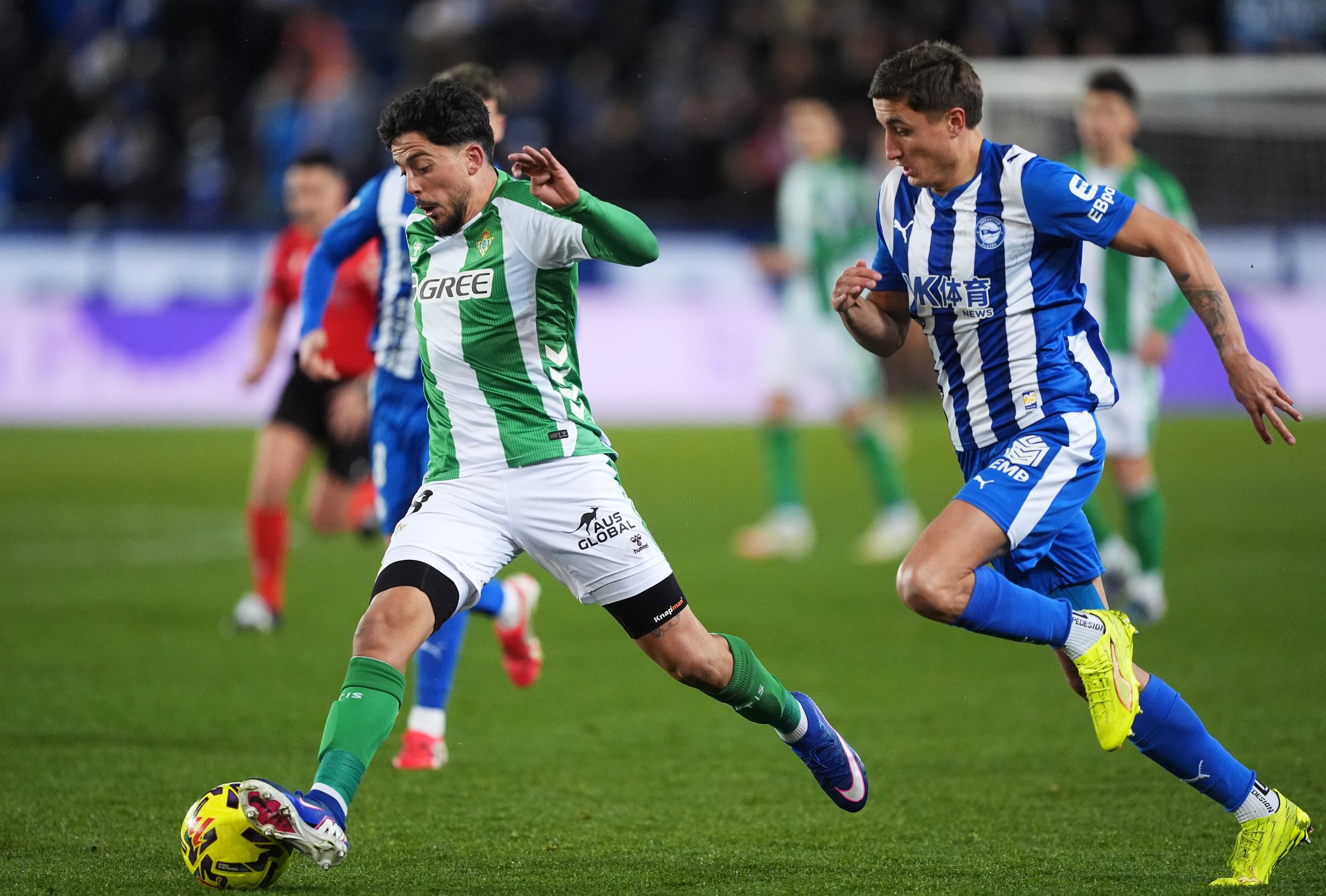 Revulsivo en Mendizorroza: El Alavés se corona con una victoria épica frente al Betis en un duelo de alta tensión