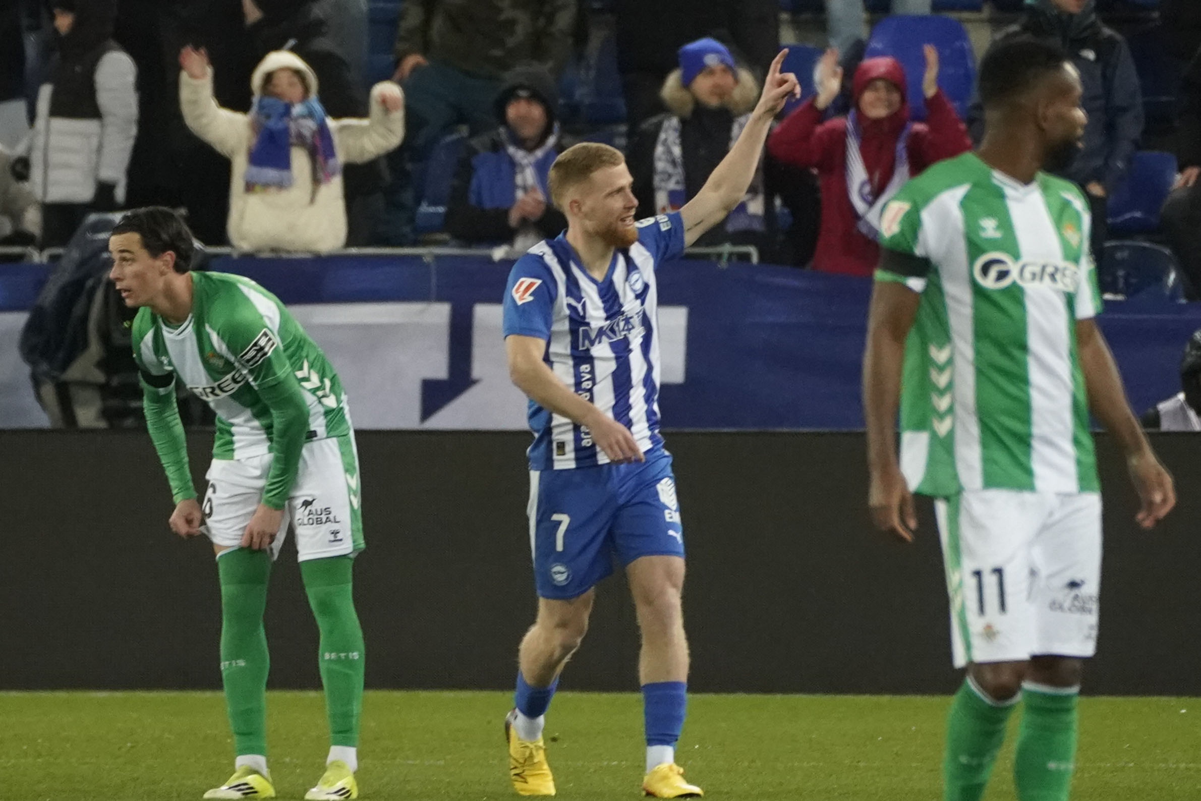 El Alba vuelve a brillar en Mendizorroza: victoria contundente ante Betis que revive su buena racha