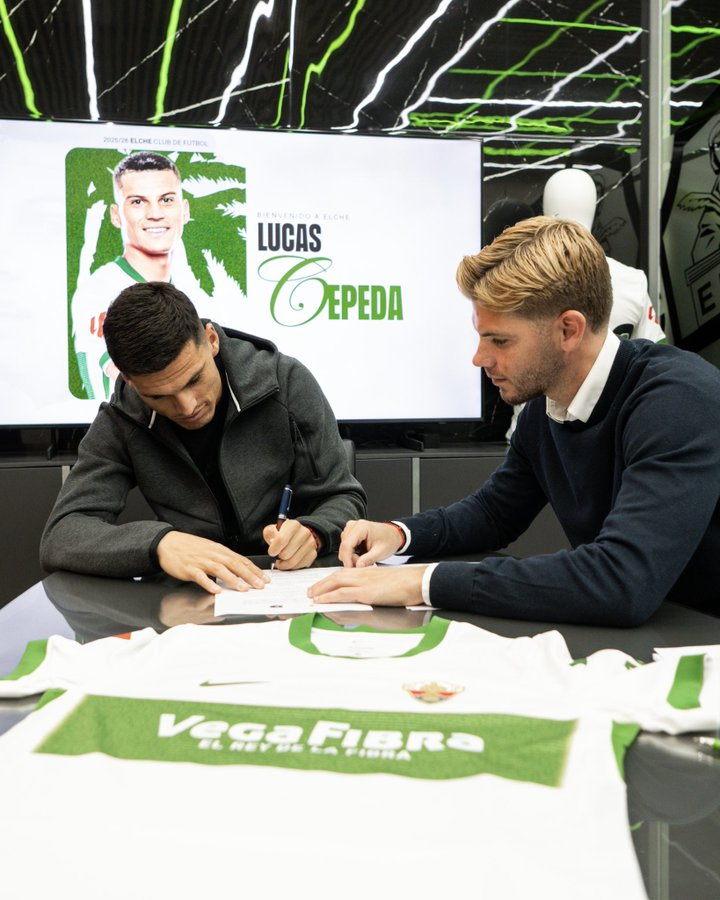 ¡El Elche se refuerza con talento chileno! Lucas Cepeda llega para deslumbrar en la delantera