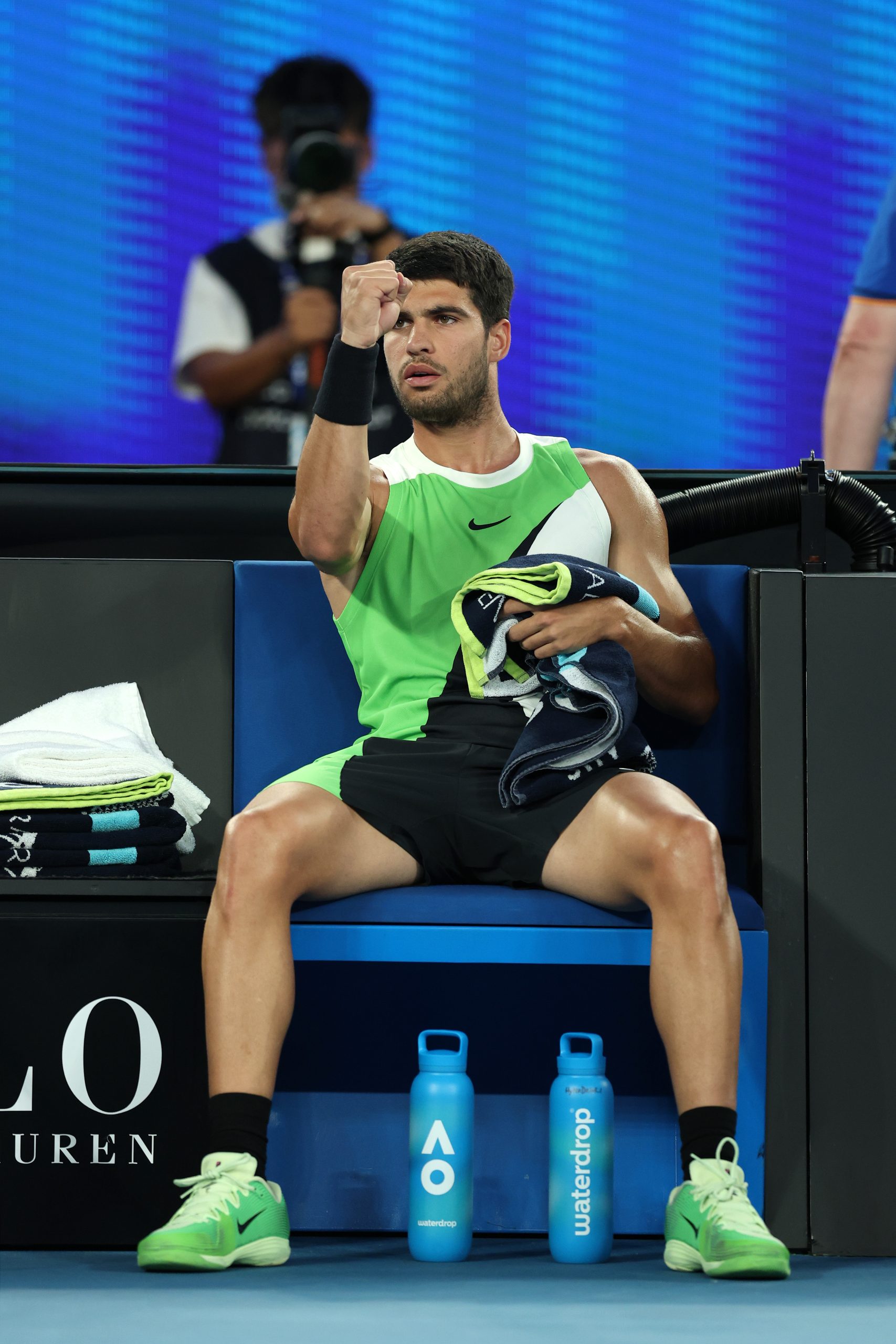 Alcaraz Rompe la Barrera de Melbourne: ¡Semifinales del Open de Australia y Sueño de Grand Slam Más Vivo Que Nunca!