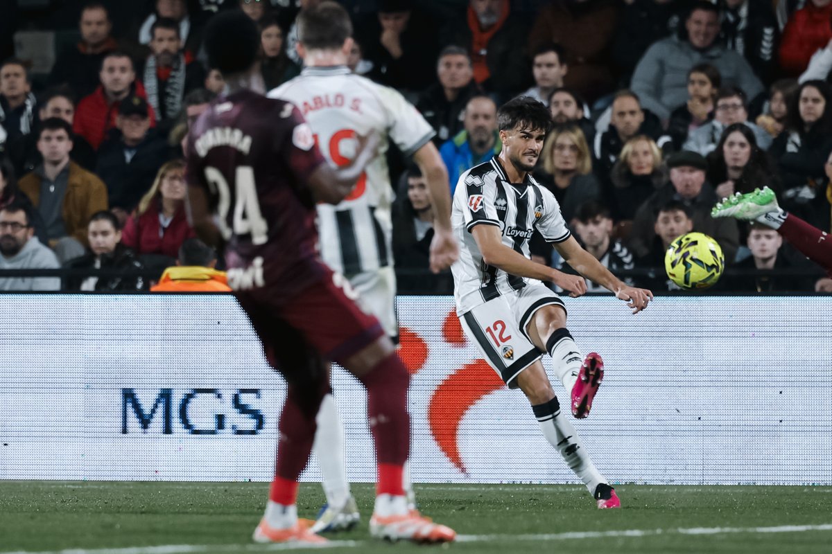 ¡Alerta Máxima en el Castellón! Ocho Jugadores al Borde de la Suspensión