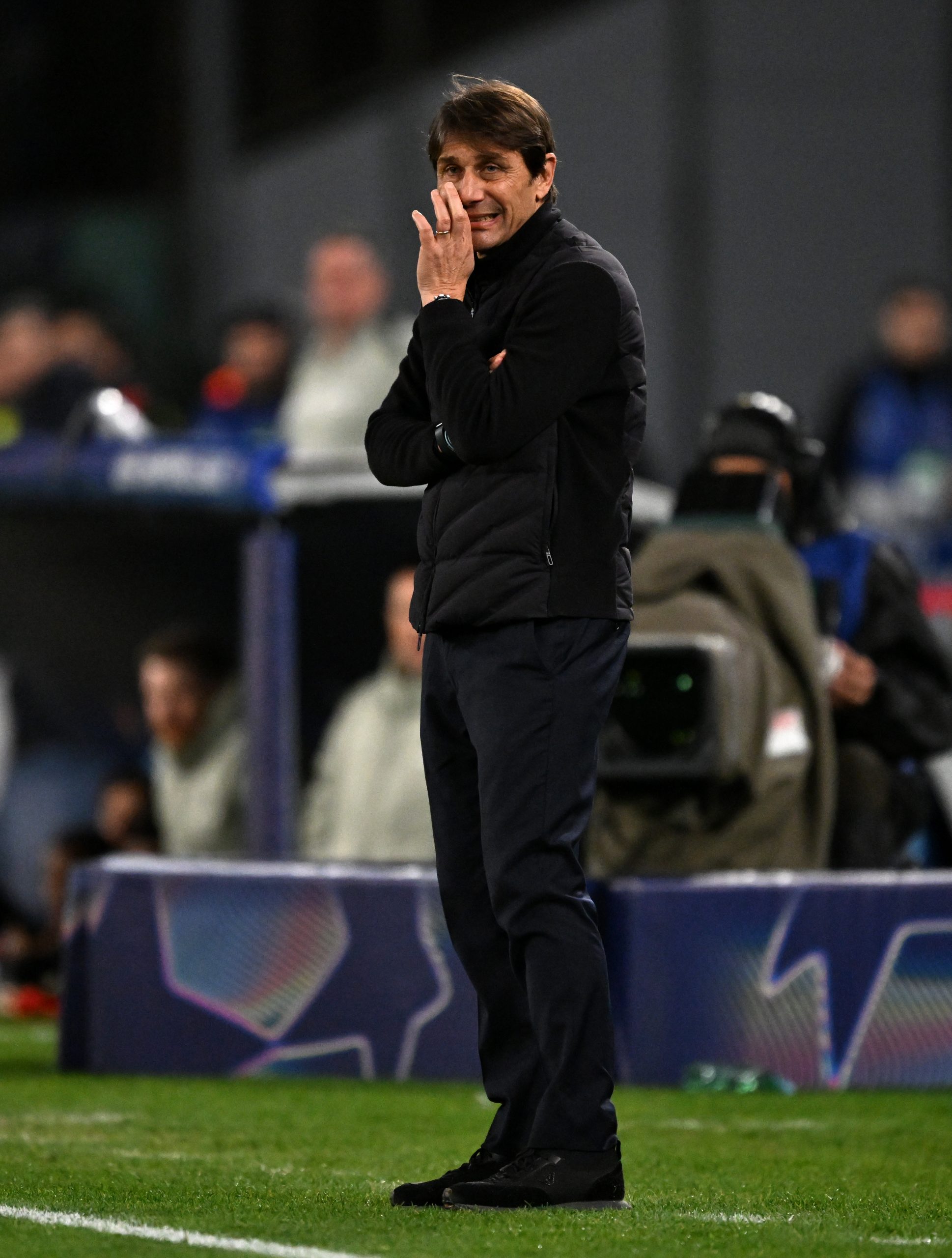 Antonio Conte: El Misterioso Camino de un Treinador Que Aún Busca Su Grandeza en la Champions