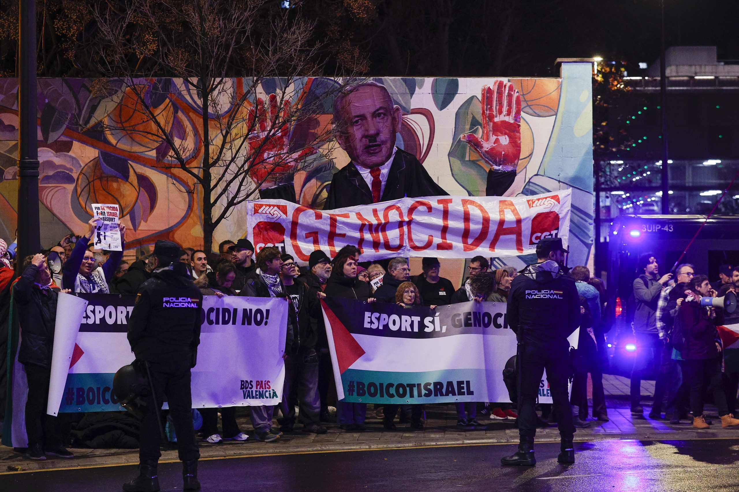 Valencia: Protesta ante el Roig Arena exige la expulsión de Israel del baloncesto europeo