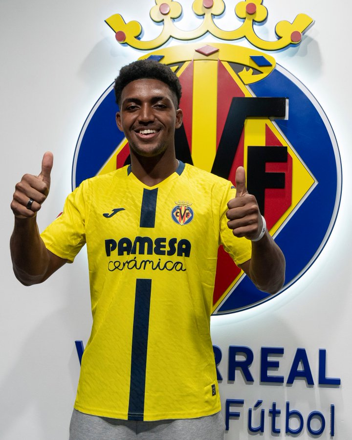 El Villarreal se refuerza con el prometedor Alex Freeman hasta 2032