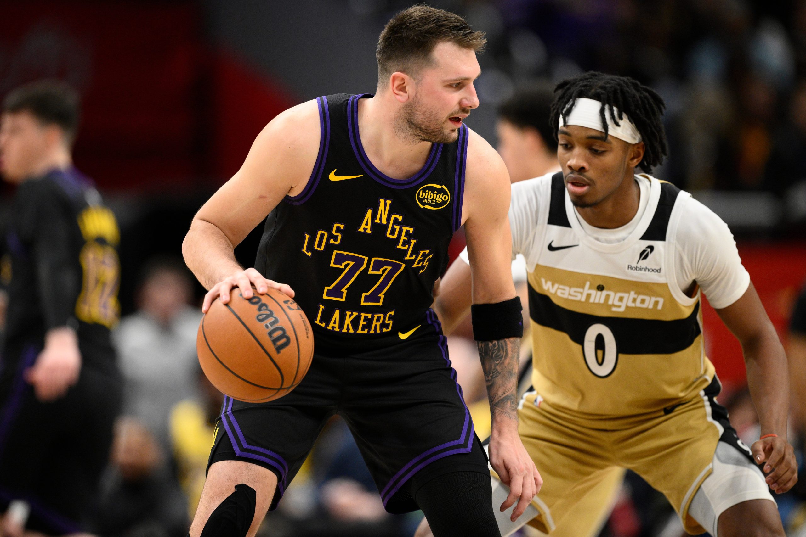 ¡Los Lakers arrasan en Washington con Show de Doncic y LeBron brillando en la cancha!