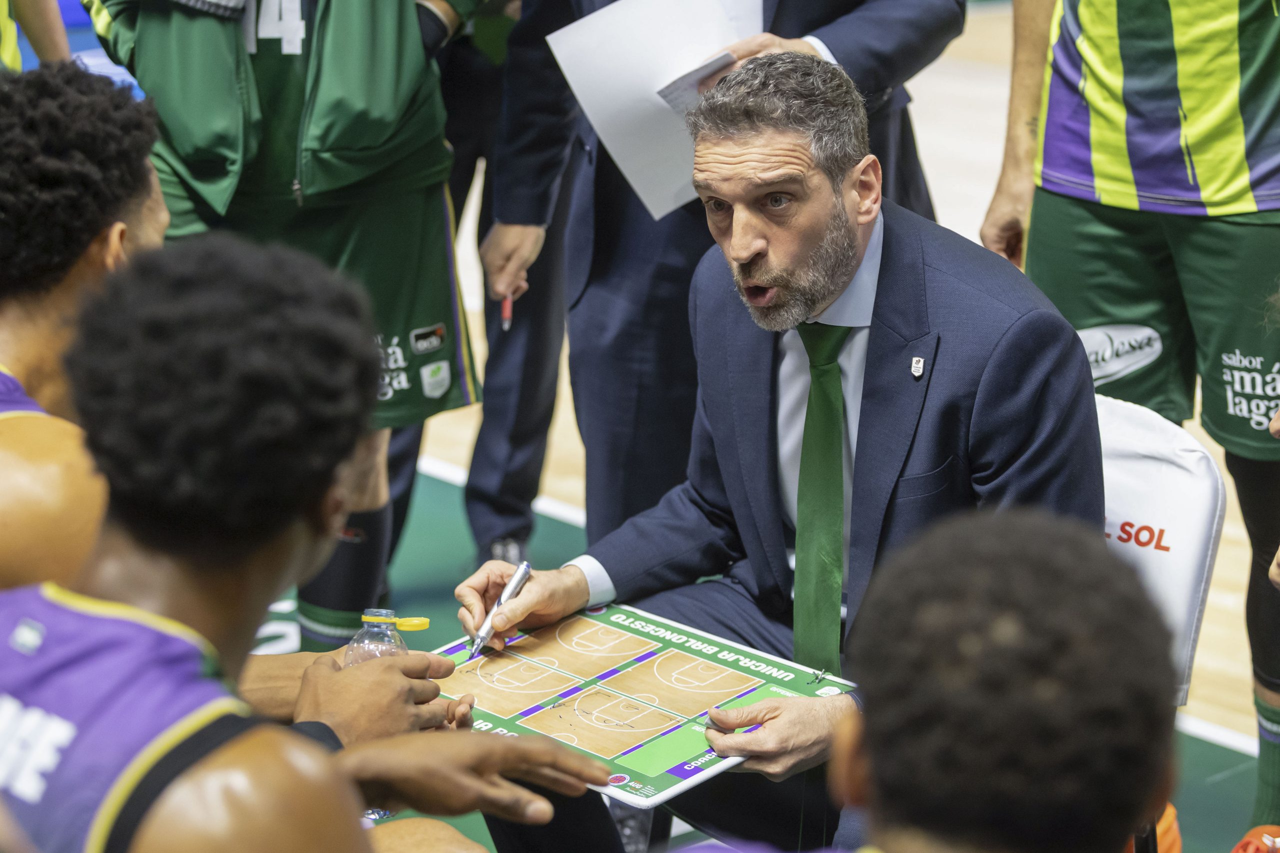 Unicaja Busca Redención en Manresa Tras Tropiezo Europeo con Bajas Clave