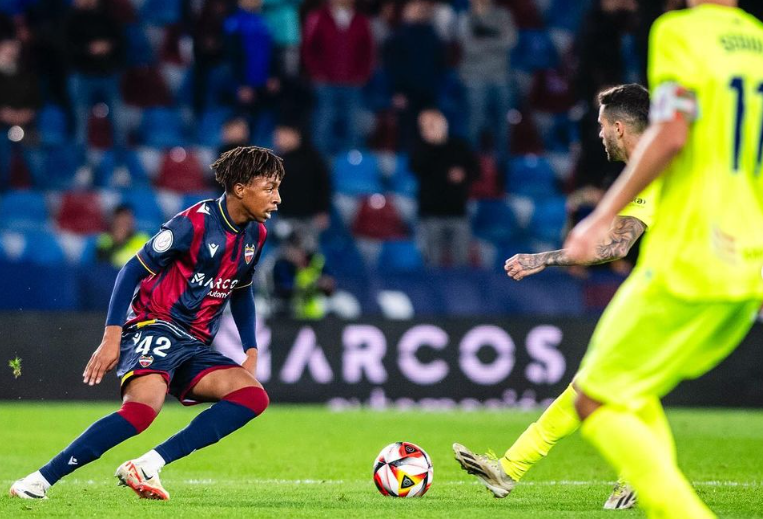 Elche CF Refuerza su Defensa con la Llegada de Buba Sangaré