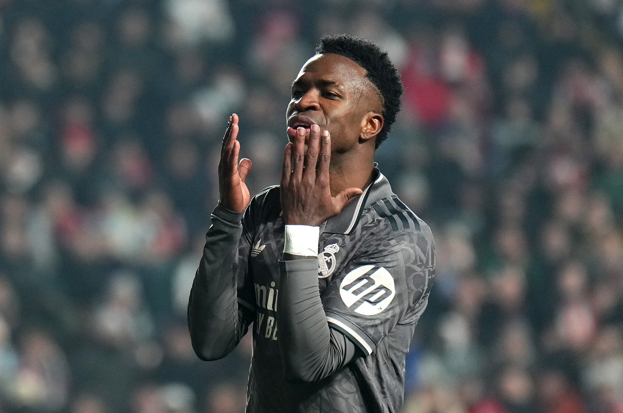 Vinicius: La Sanción que Marcó su Ausencia en Mestalla