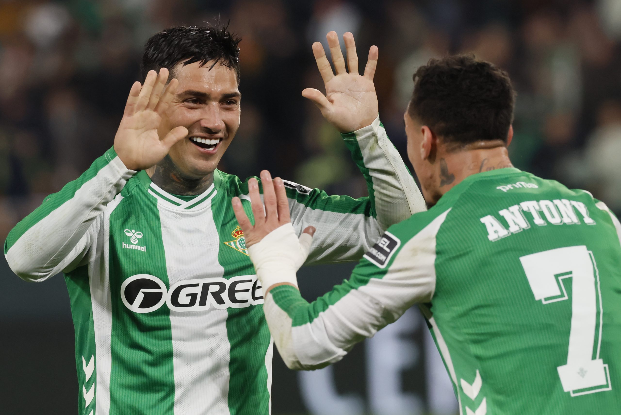 Son Moix, Campo de Batalla: Mallorca Busca la Salvación ante un Betis en Plena Forma