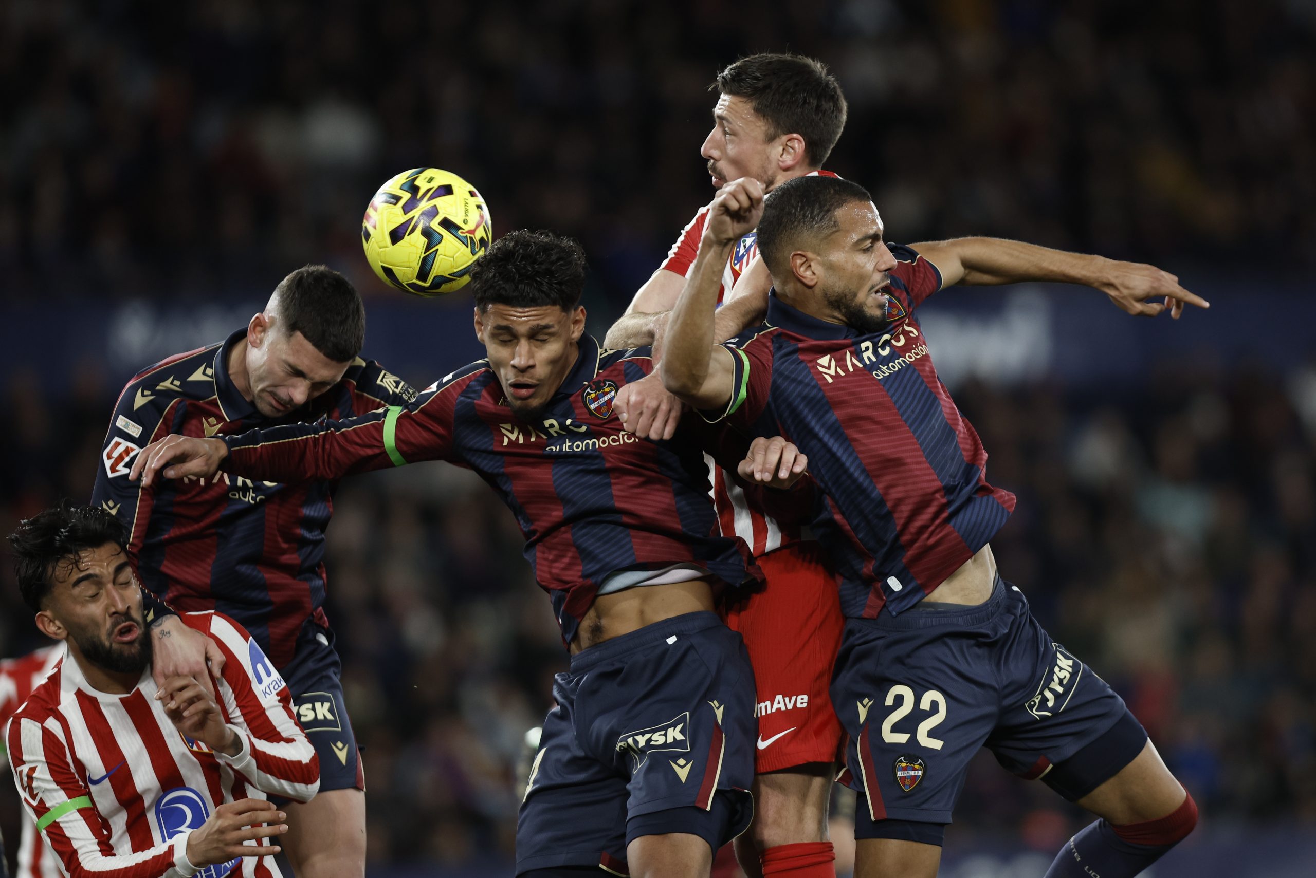 Levante en Números Rojos: Ampliación de Capital y Deuda Ascendente