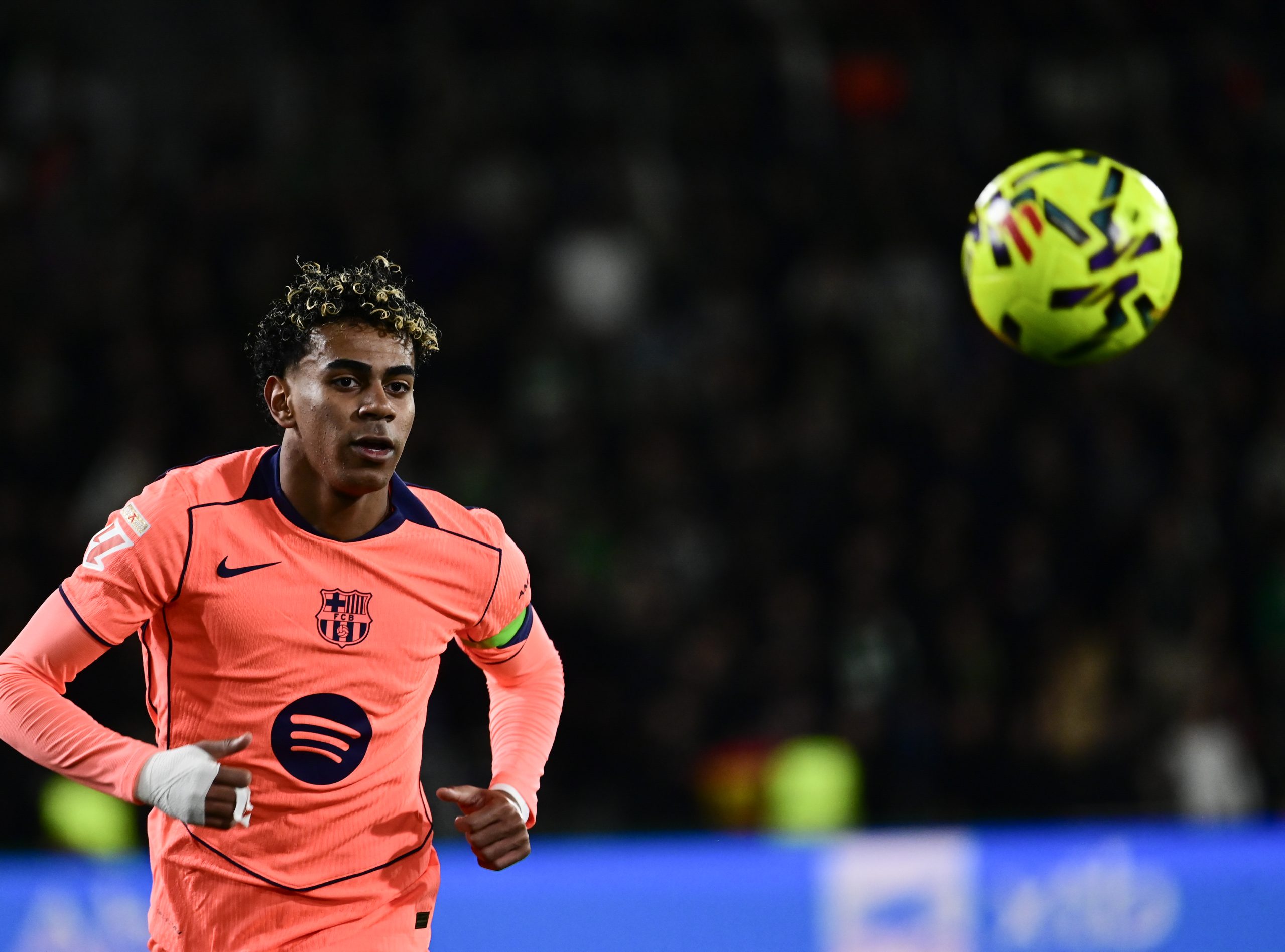 El Barça repite su éxito ante Elche y Lamínes brilla como estrella indiscutible