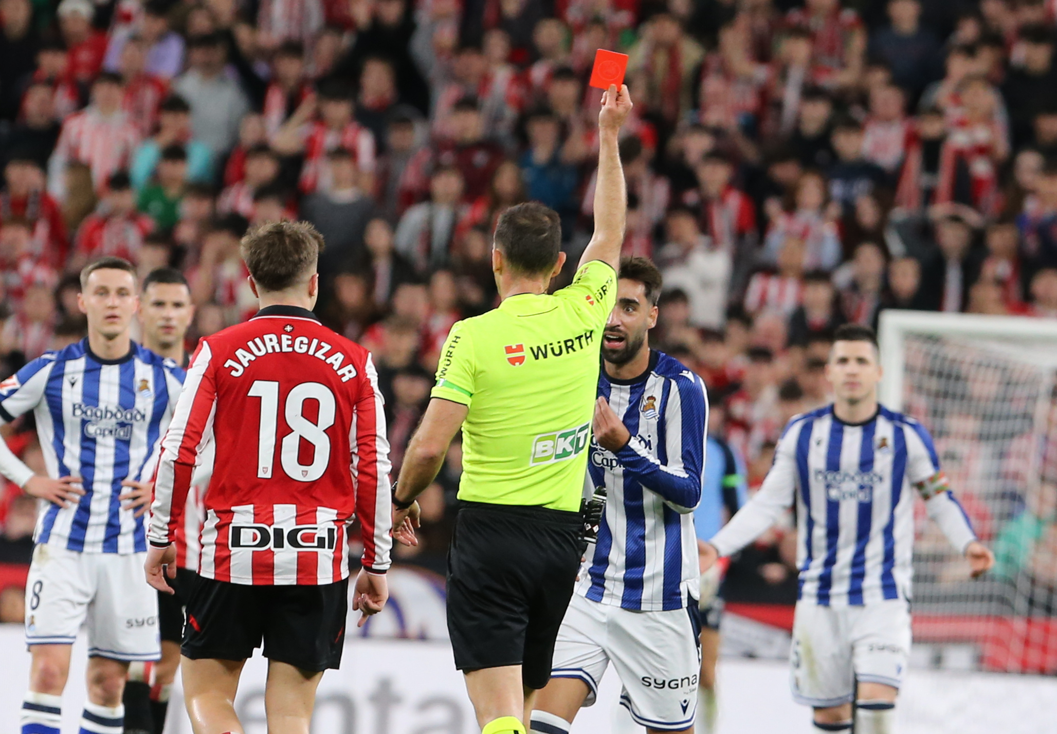 Polémica en San Mamés: ¿Expulsión Justa o Error Arbitral? La Real Sociedad Presenta Alegaciones