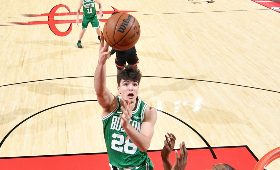 Hugo González: El Rookie que Aprende el Arte del Espectáculo en la NBA