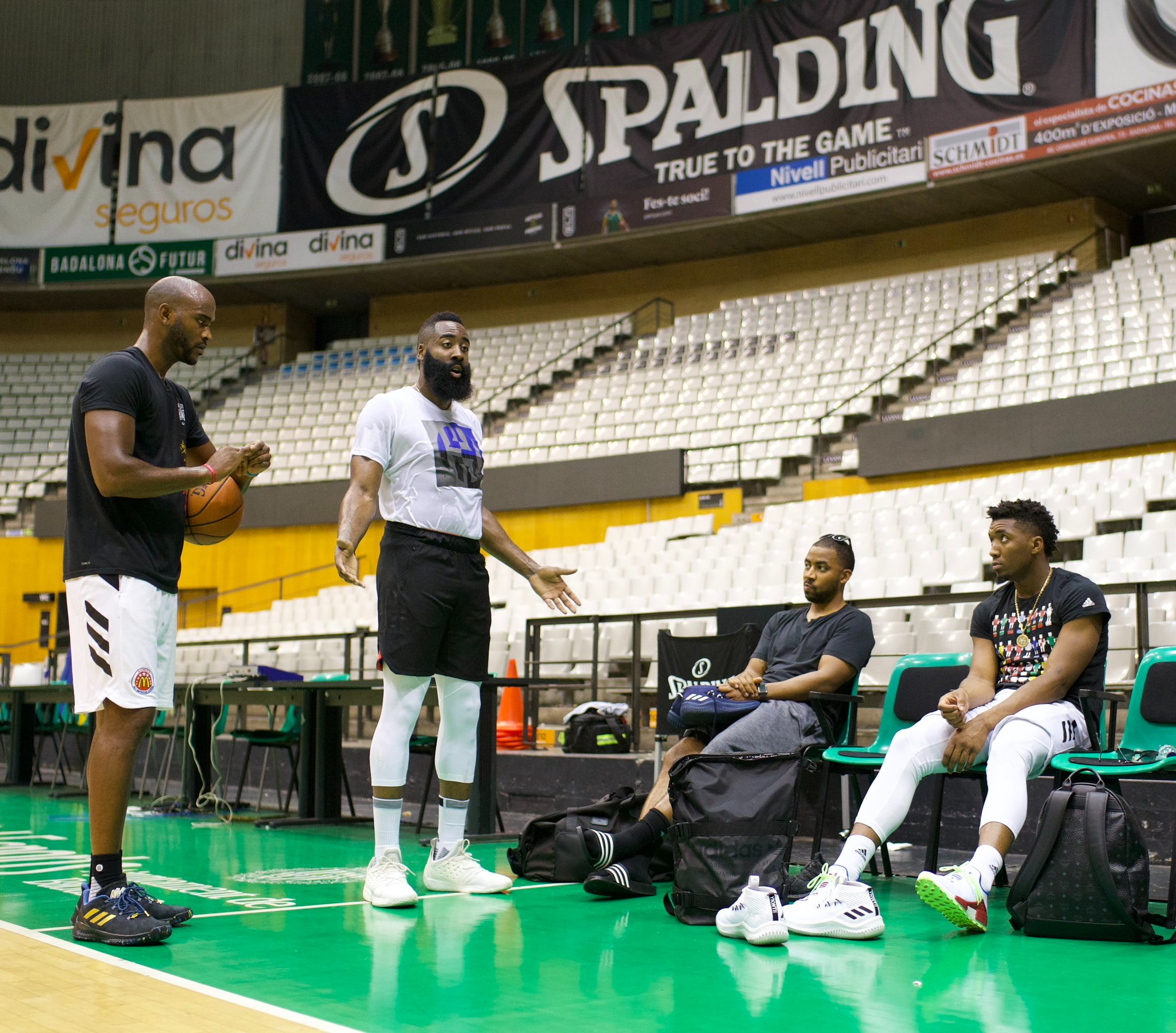 El Destino Unió a Harden y Mitchell en Badalona: La Foto Nostálgica que Predijo su Futuro en Cleveland