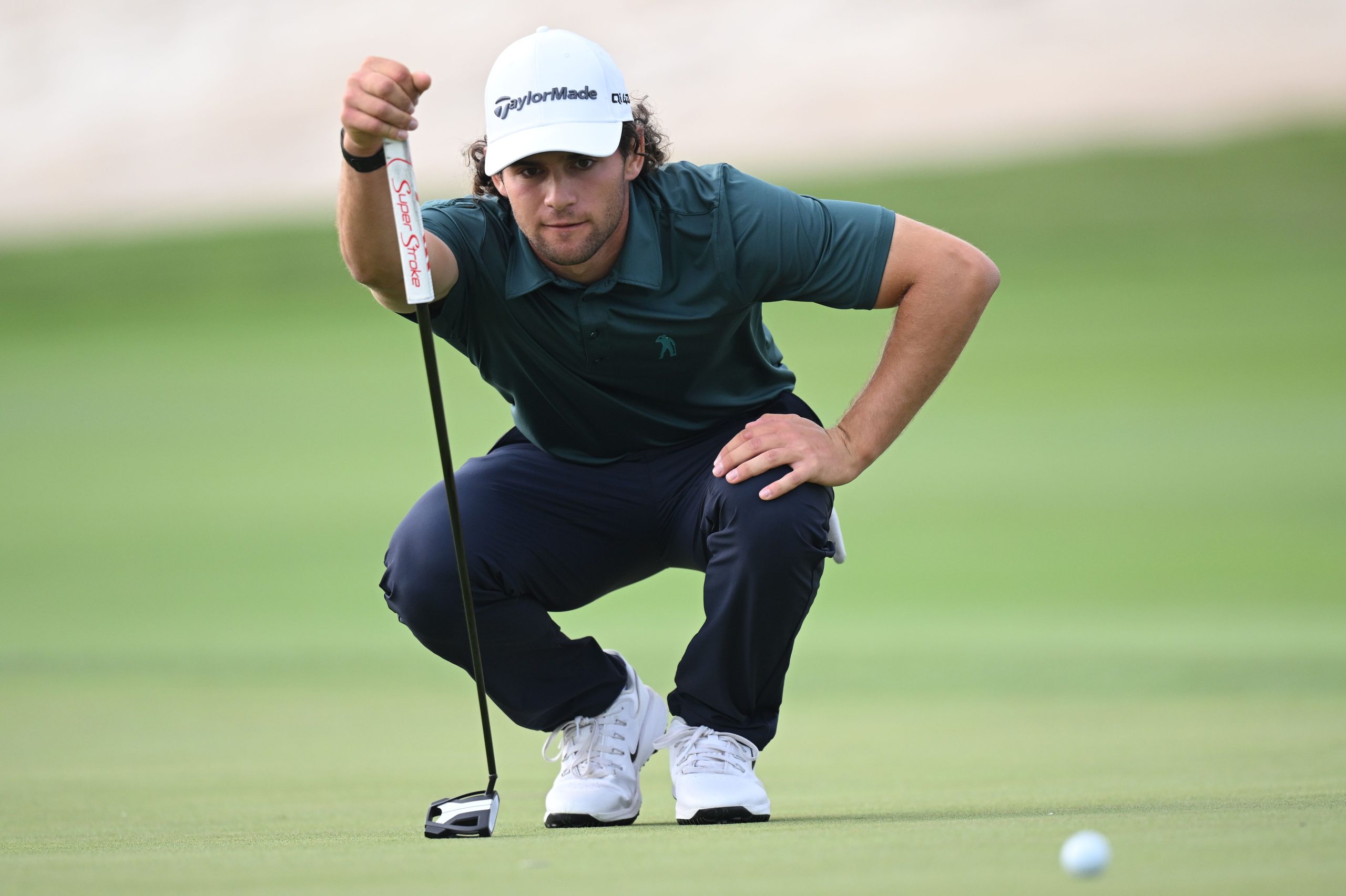 Ángel Ayora brilla en el Masters de Qatar y aspira al título