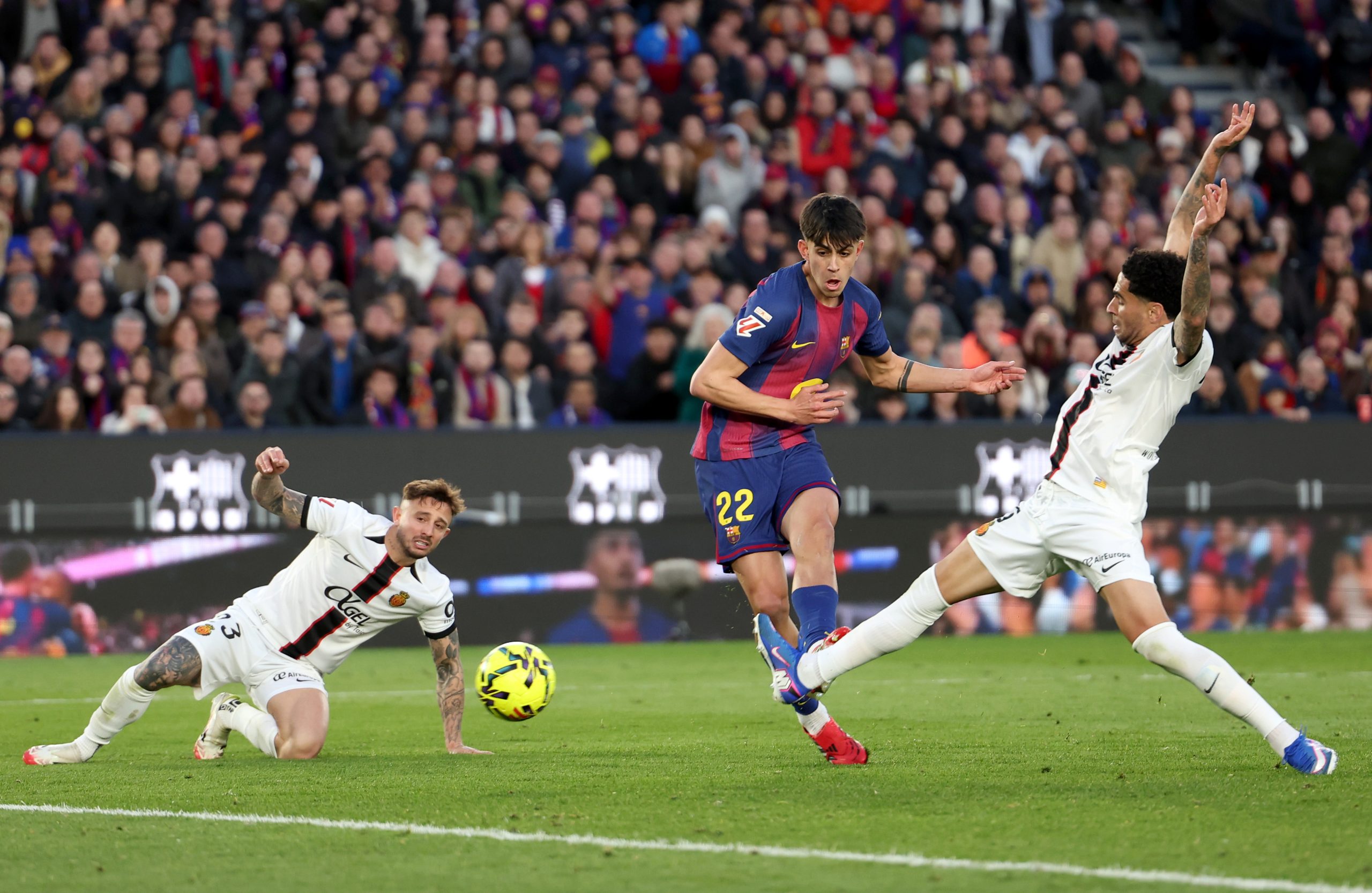 Marc Bernal: El joven talento del Barça brilla con su primer gol en el primer equipo