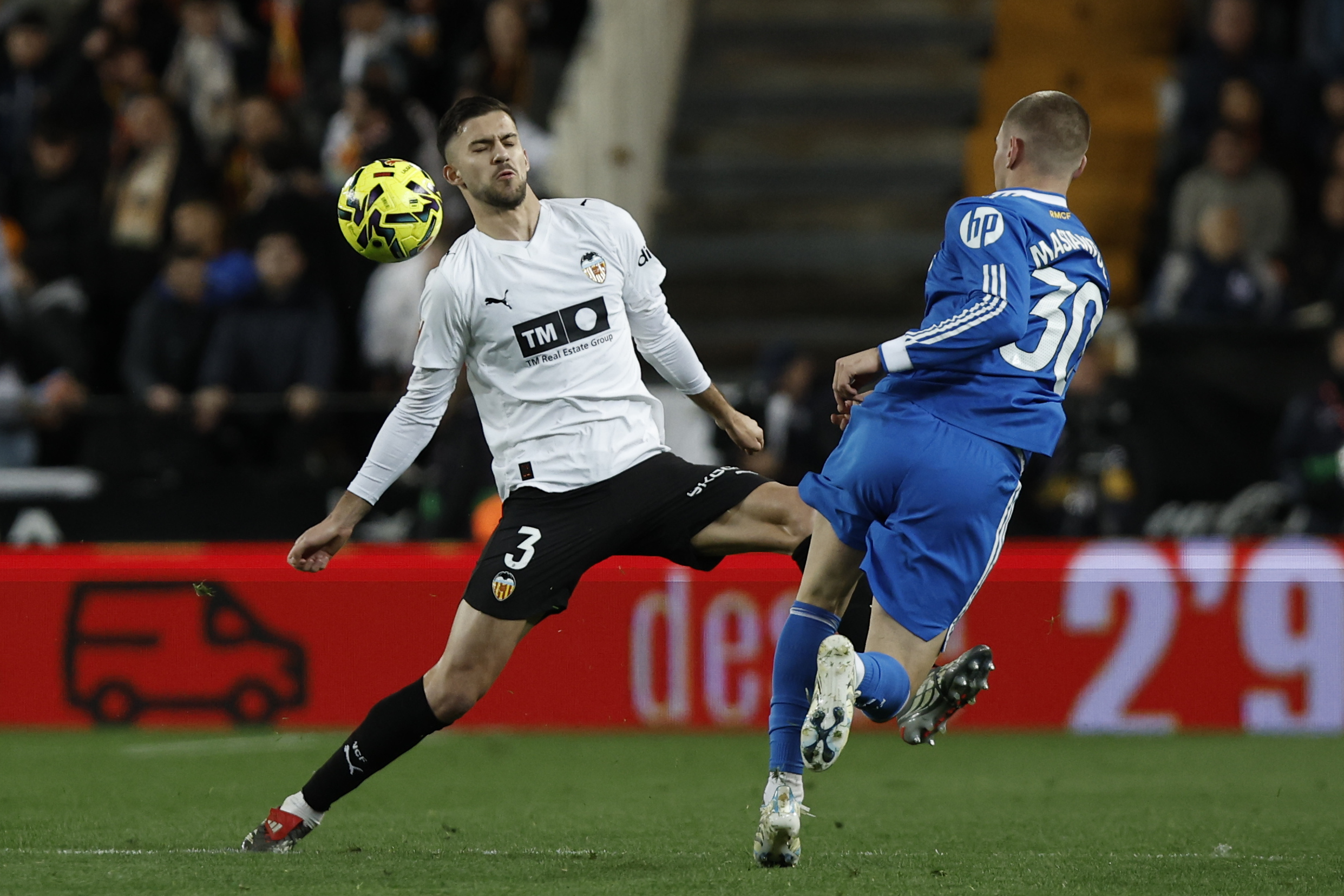 El Gran Espectáculo en Mestalla: Valencia y Real Madrid Marcan un Récord de Asistencia