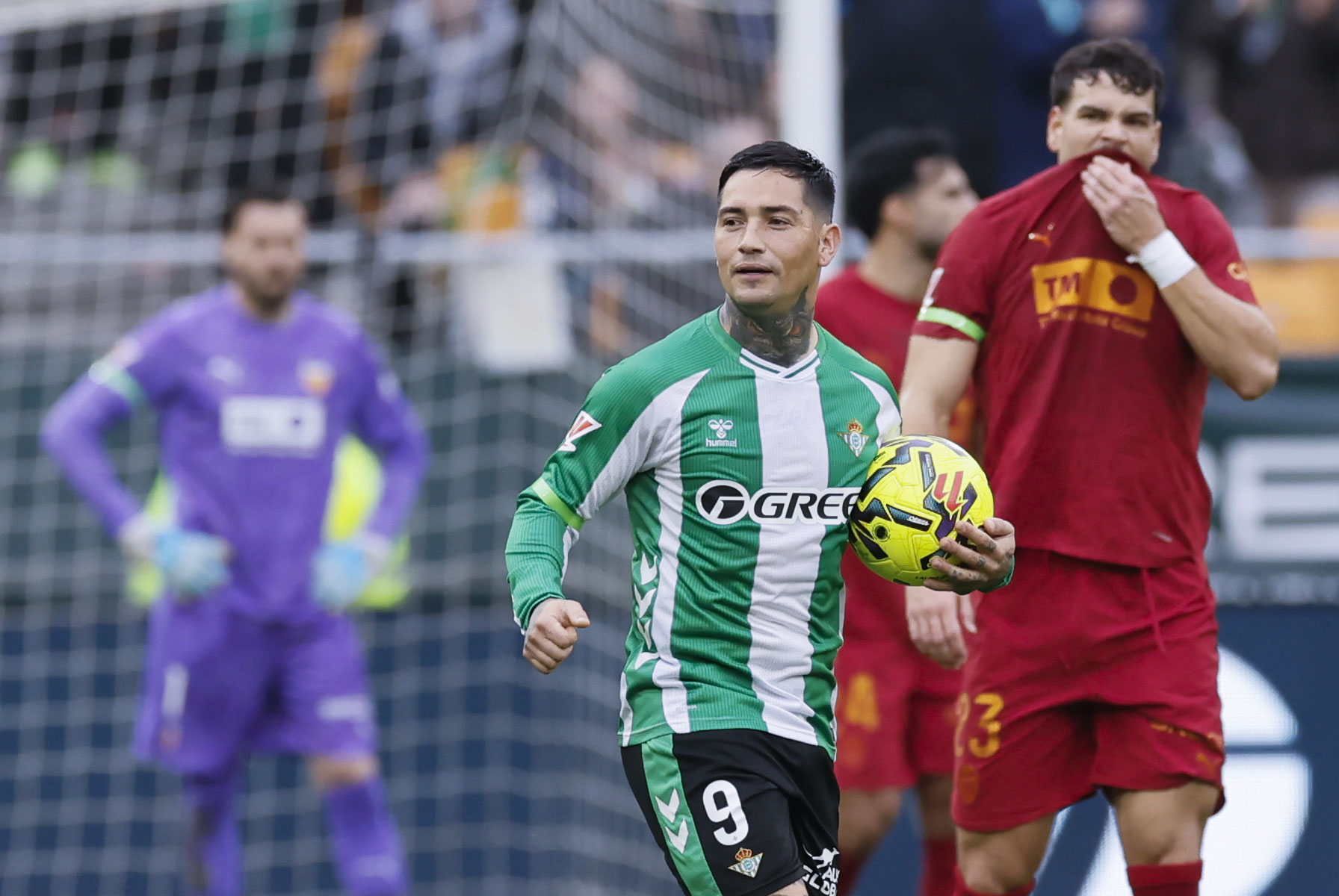 El regreso esperado: Cucho Hernández y Chimy Ávila se unen al Betis para el crucial partido contra Mallorca