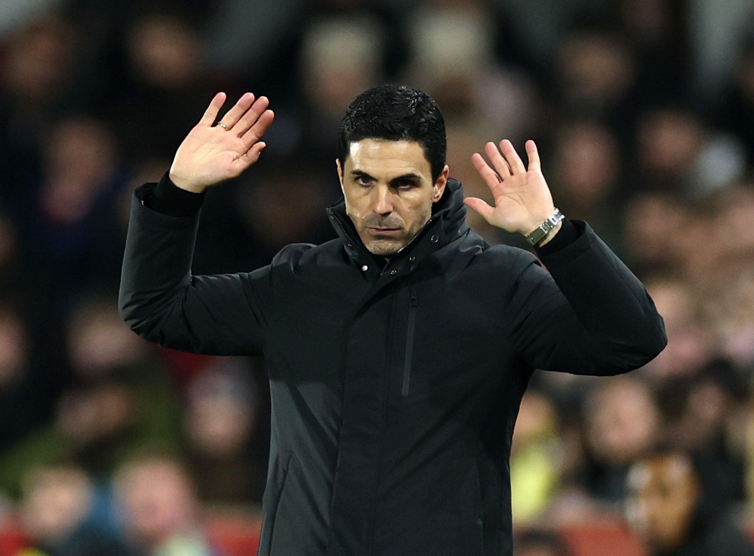 Arteta Llama a la Calma: El Arsenal Sigue Liderando, Pero la Presión del City Crece