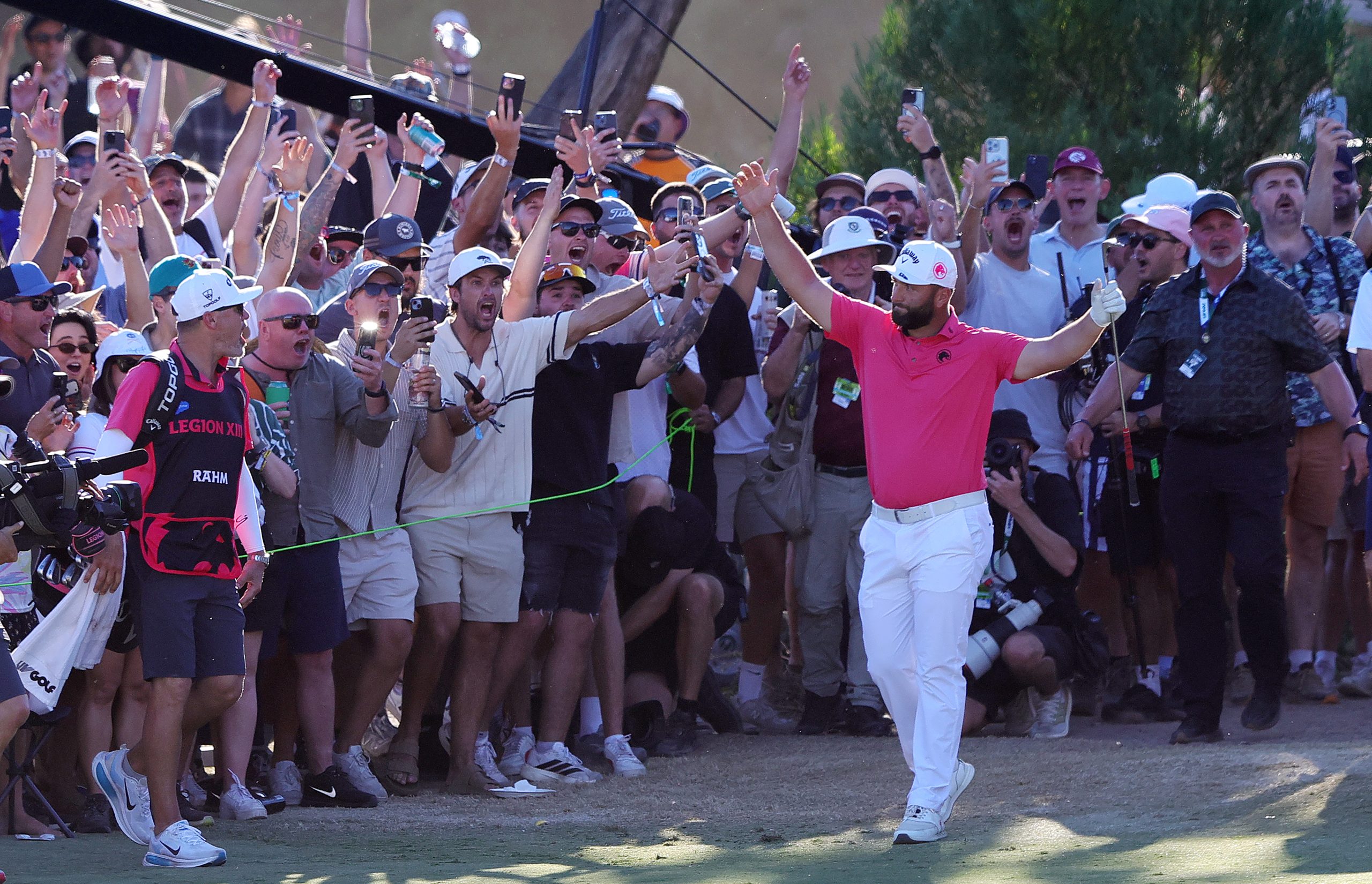 Una Batalla Épica en Adelaida: Rahm y DeChambeau se Enfrentan por el Título