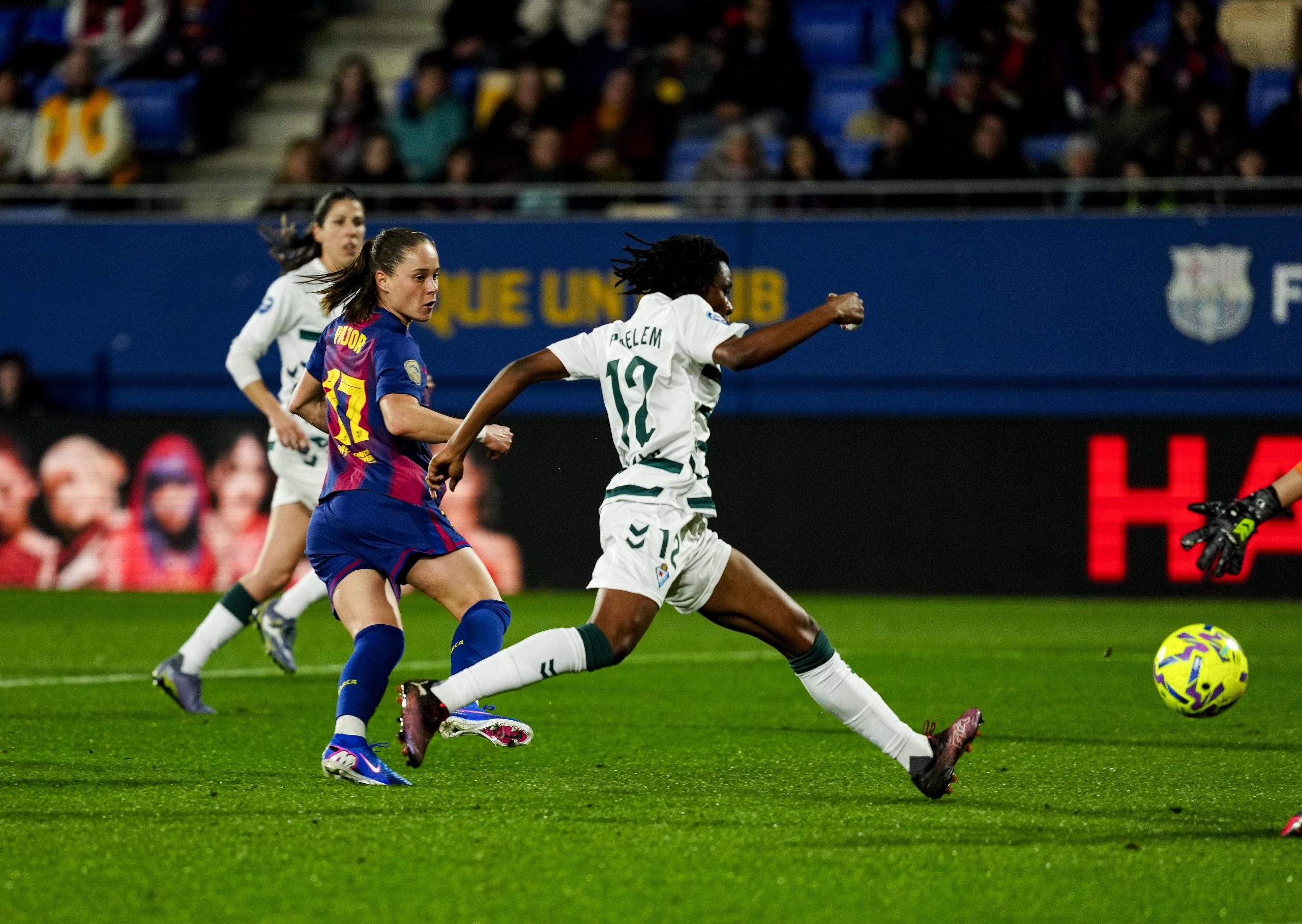 El Barça Femenino da un paso firme hacia el título con una victoria contundente