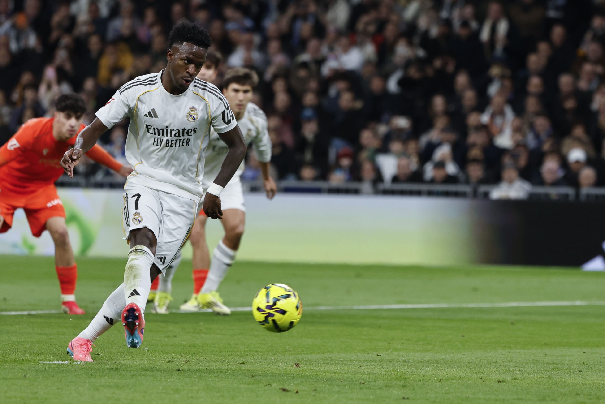 El Misterio de los Penaltis: Real Madrid Lidera, Barcelona Campeón