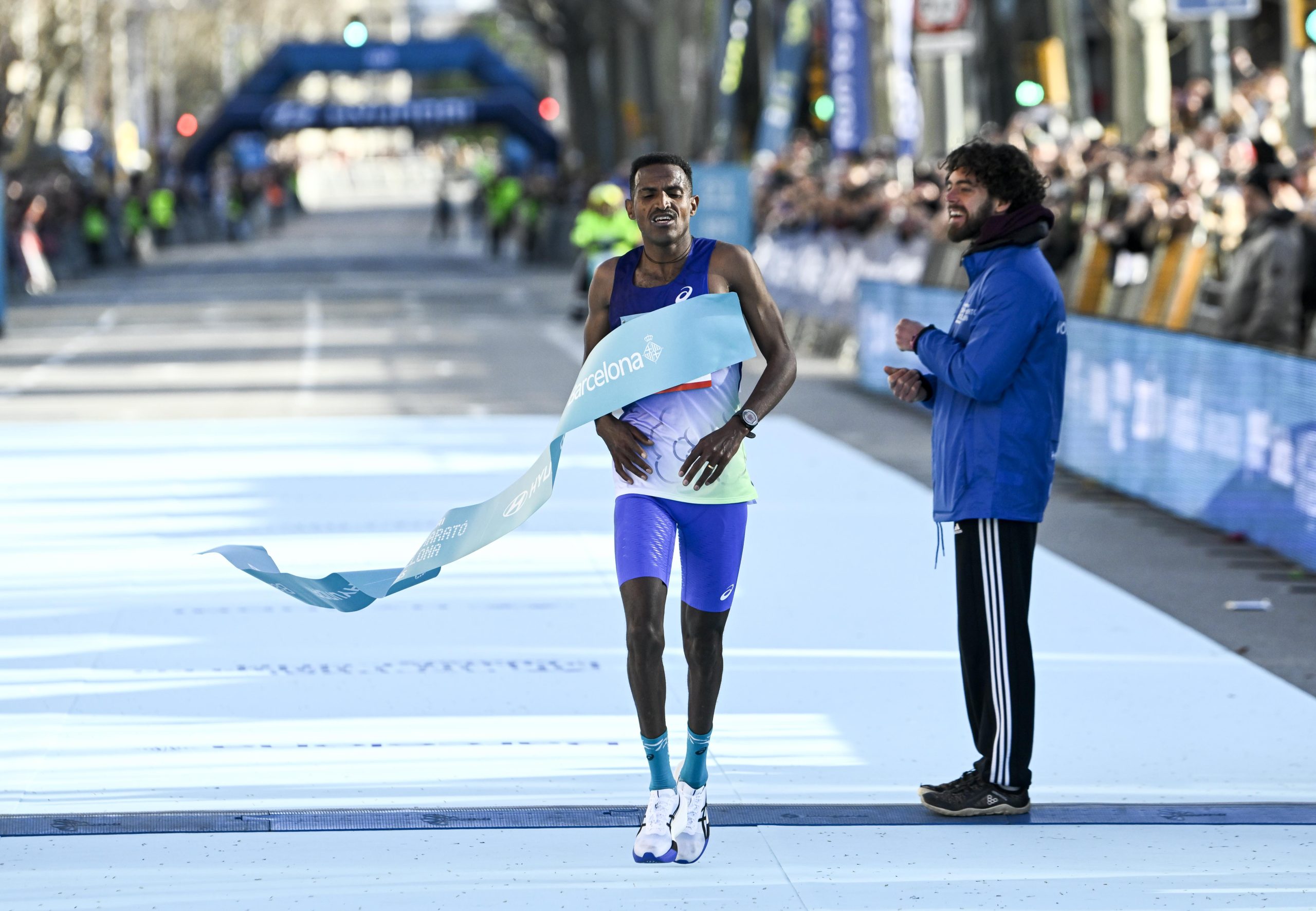 Gebrhiwet Domina Barcelona: Un Esfuerzo Titánico Rozando la Gloria Mundial