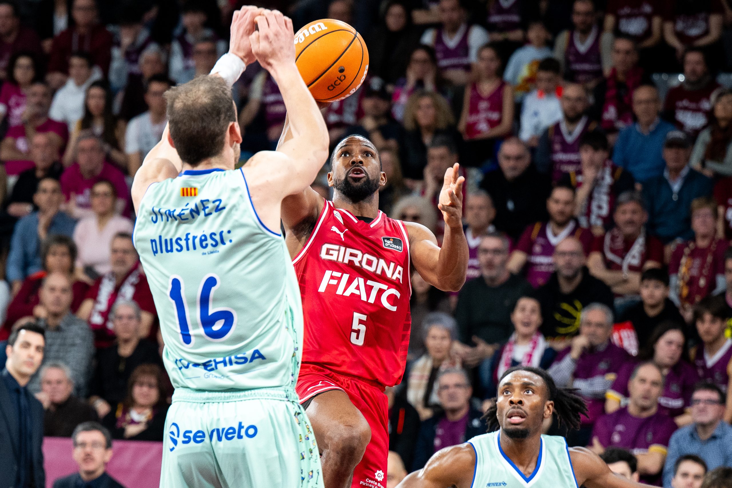 Girona Domina el Derbi y Suma su Décima Victoria Ante un Lleida que Lucha con Corazón