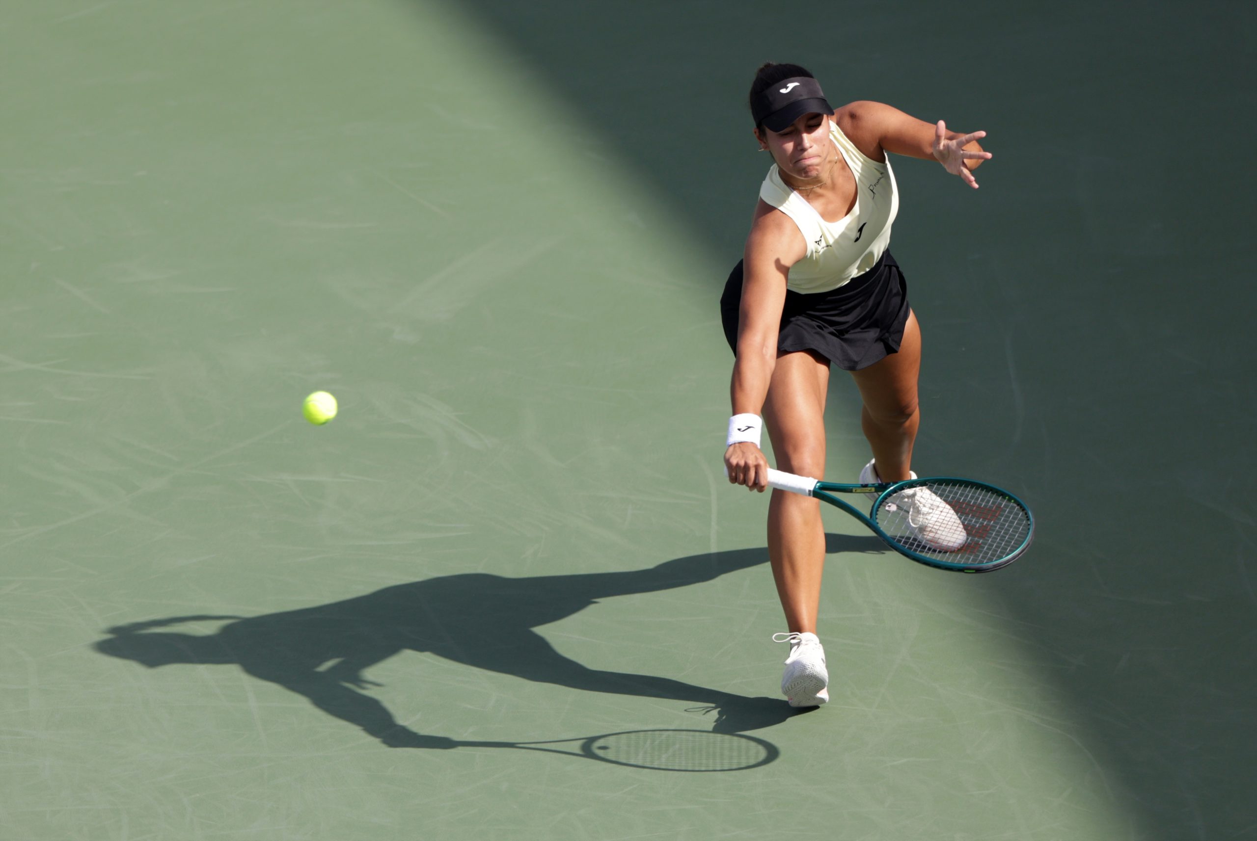 Duro revés para el tenis español en Dubái: Bouzas y Bucsa, eliminadas en primera ronda