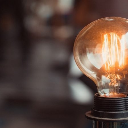 ¡Luz a Precios de Risa! El Megavatio-Hora Marca Mínimos Históricos en Mayo